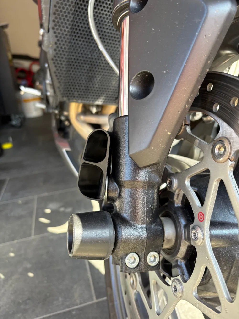 Conduit d'air étrier Triumph Speed/Street Triple 765 2020-2025