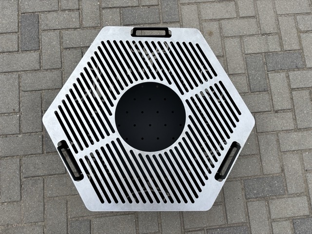 Faltbare Feuerstelle mit Grill „Iron Deer“