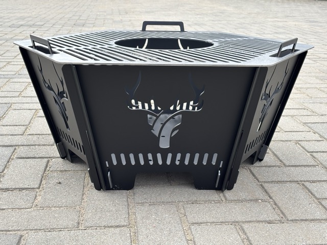 Faltbare Feuerstelle mit Grill „Iron Deer“