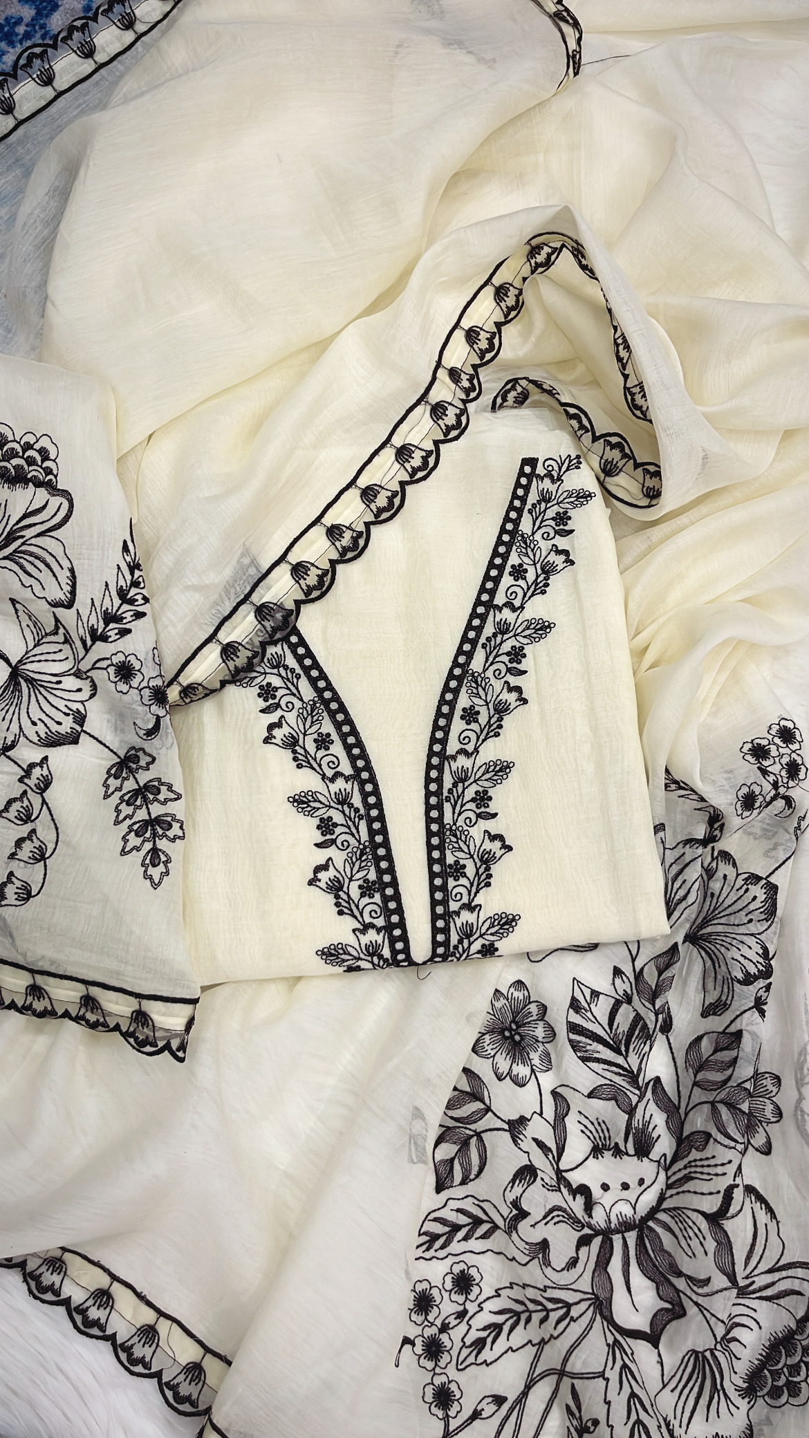 Embroidered Cream Pure Mul Cotton Suit