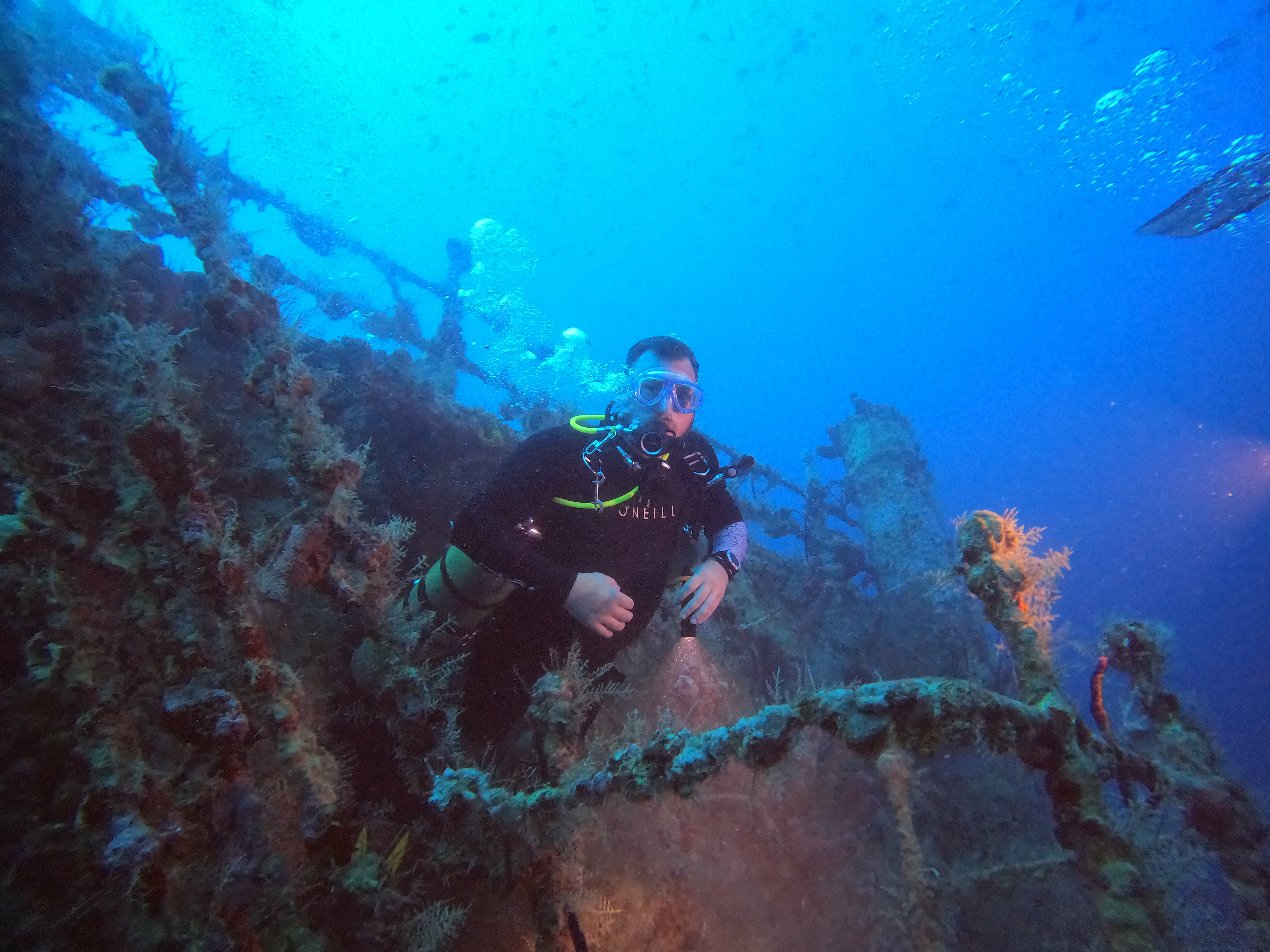 BUCEO EN NAUFRAGIOS Y CAVERNAS