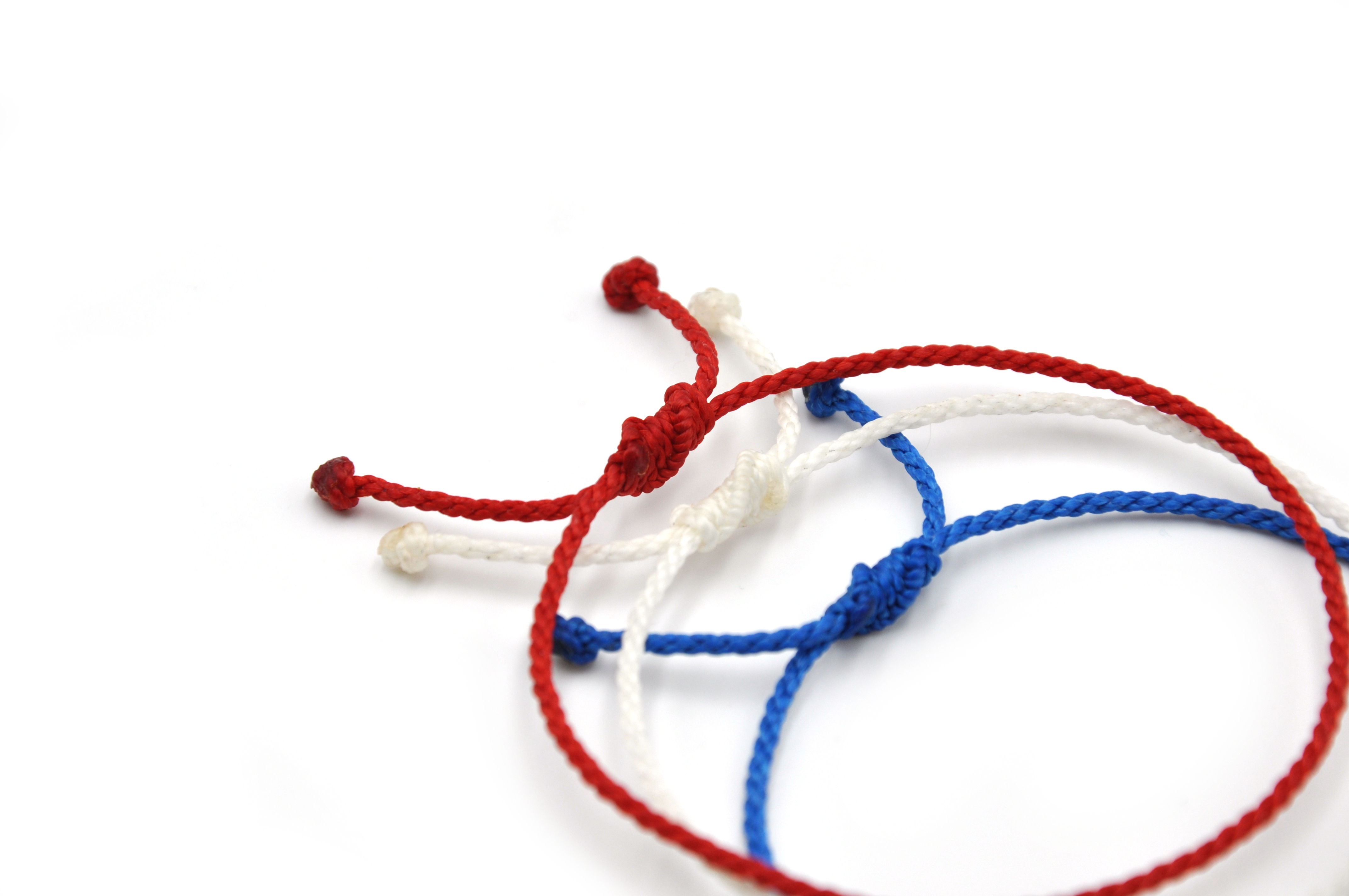 X3 Bracelets Mix Bleu Blanc & Rouge Modèle Corde Tressé Main Avec Du Fil Ciré. Résistant à l' Eau & Ajustable. Couleur Drapeaux France Pays-Bas Islande Croatie.