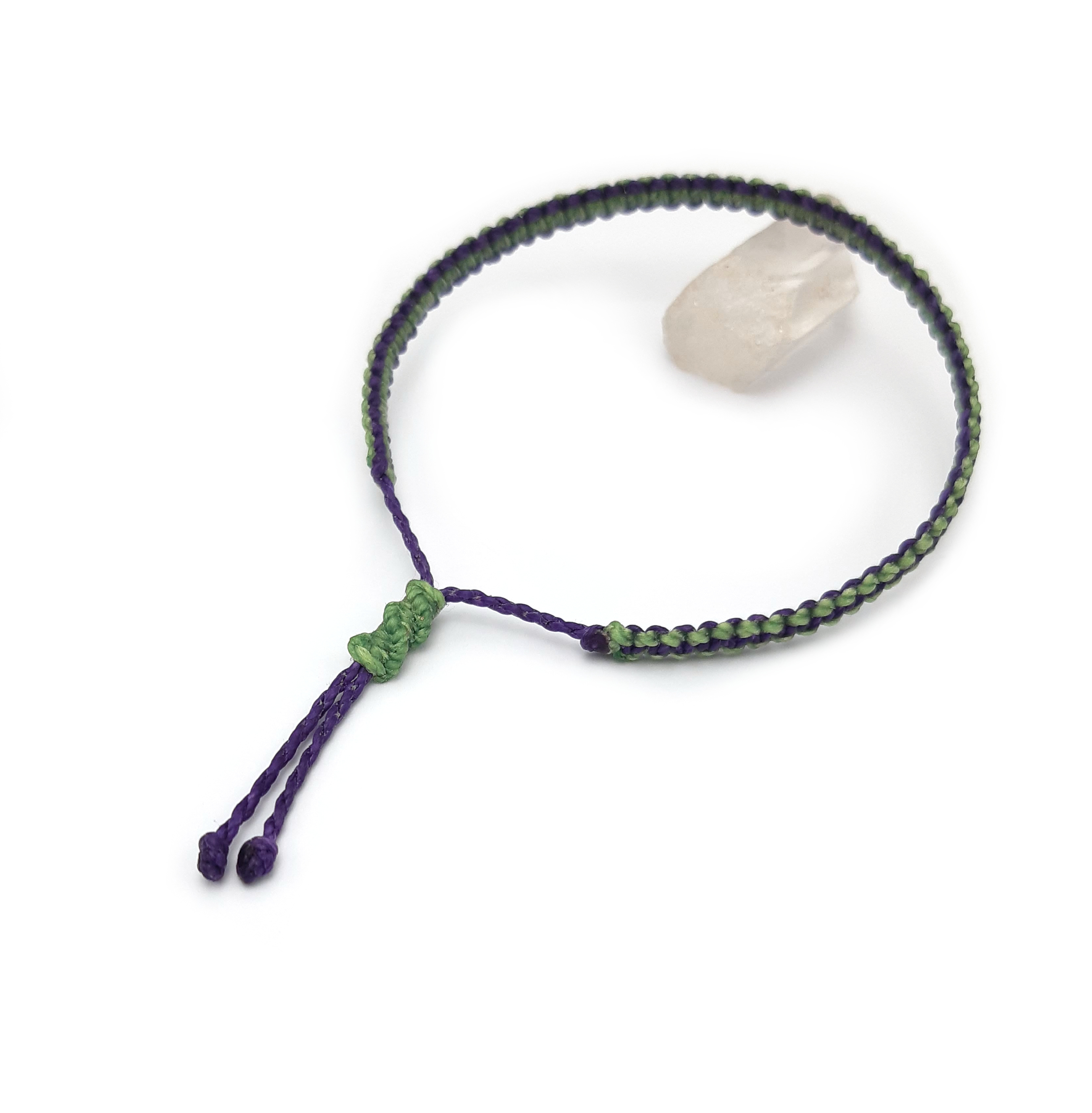 Bracelet Violet & Vert Pomme Clair Modèle Fin Tissé Main Avec Du Fil Ciré. Ajustable & Résistant à l'eau.