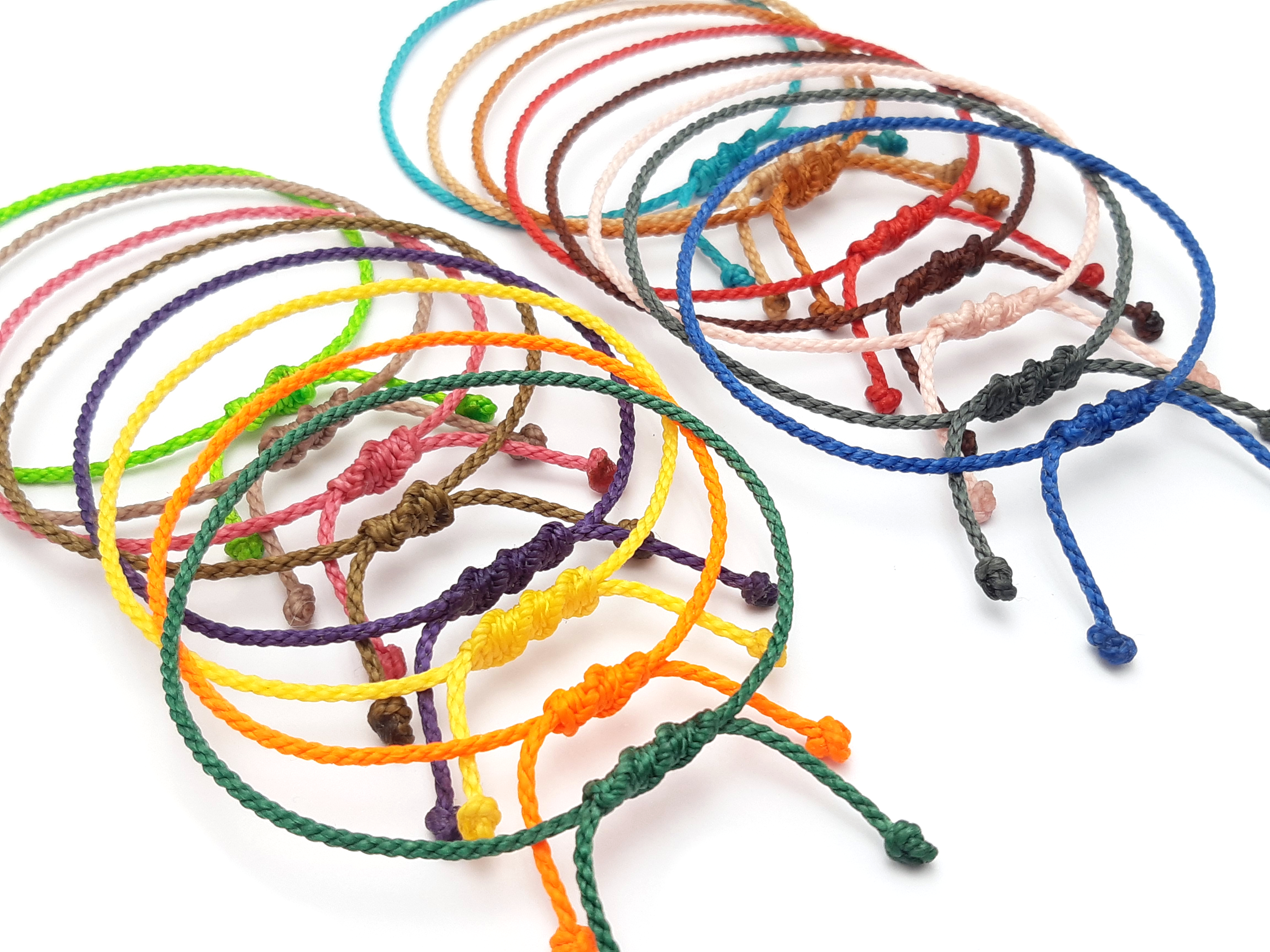 Bracelet Une Couleur Modèle Corde Avec 60 Nuances Au Choix Tissé Main & Un Nœud Personnalisable