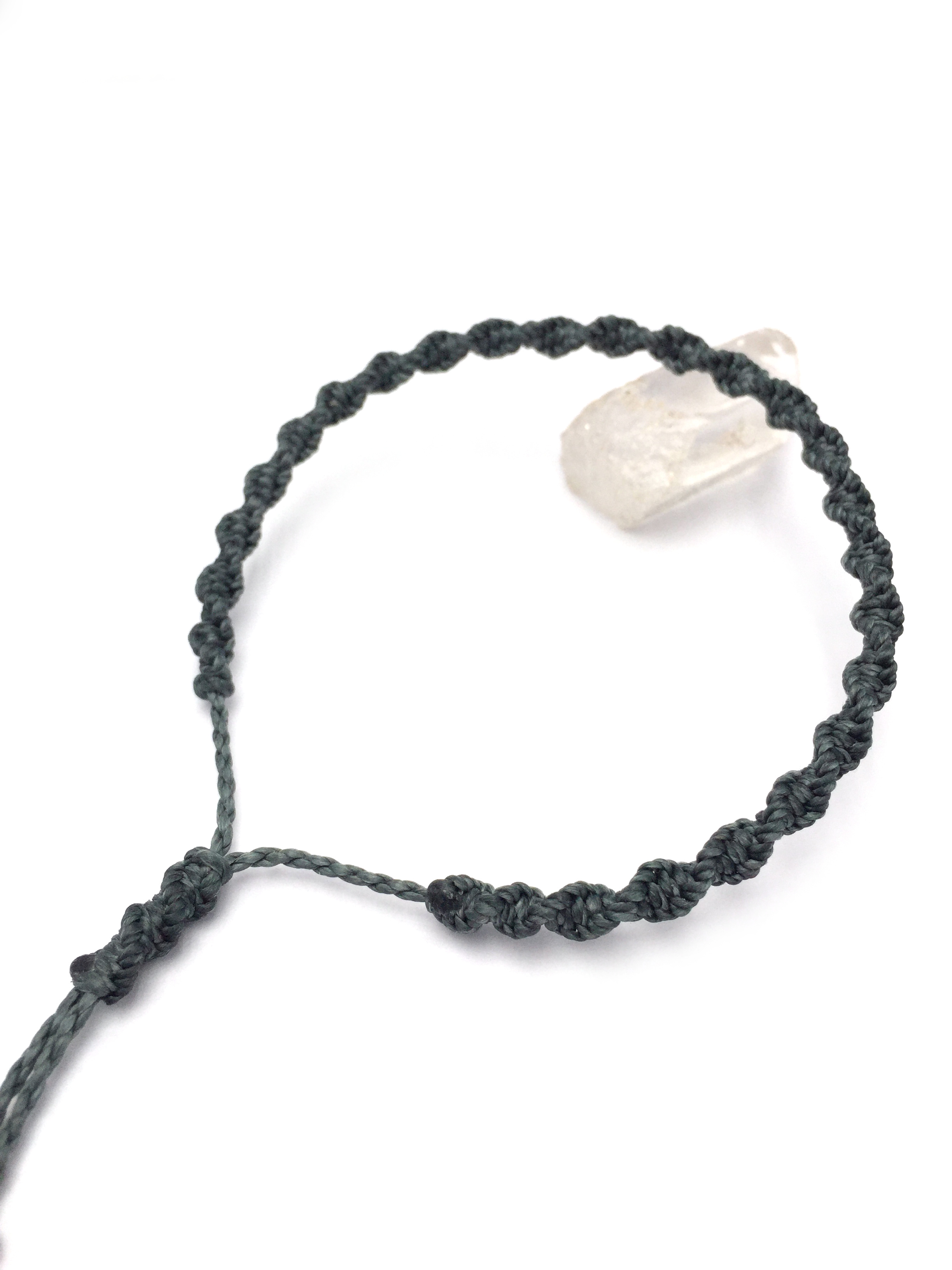 Bracelet Gris Anthracite Modèle Spirale Tissé Main Avec Du Fil Ciré. Ajustable & Résistant à l'eau.