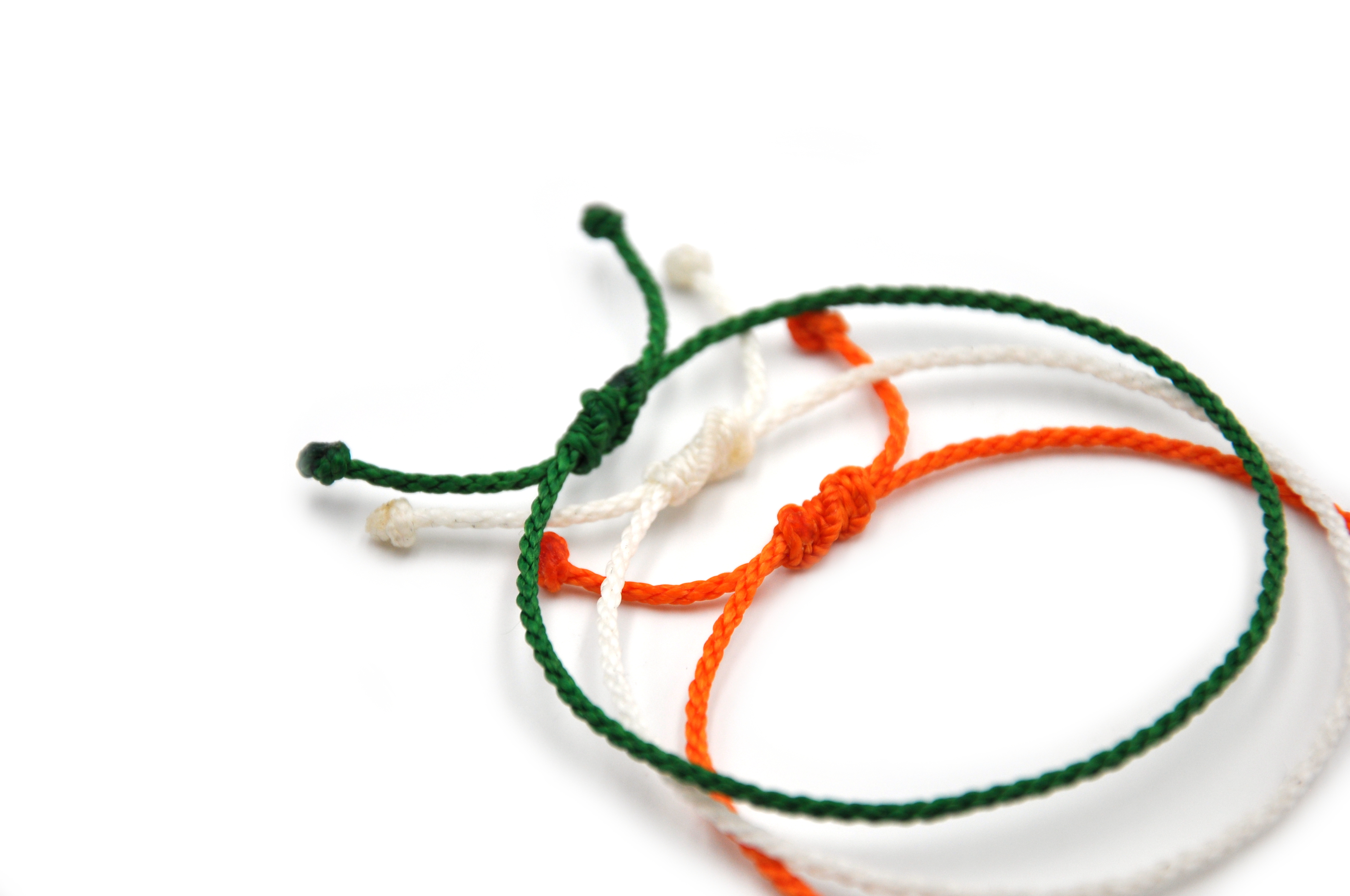 X3 Bracelets Mix Vert Orange & Blanc Modèle Corde Tressé Main Avec Du Fil Ciré. Résistant à l' Eau & Ajustable. Couleur Drapeaux Irlande Inde Niger Côte d'Ivoire.