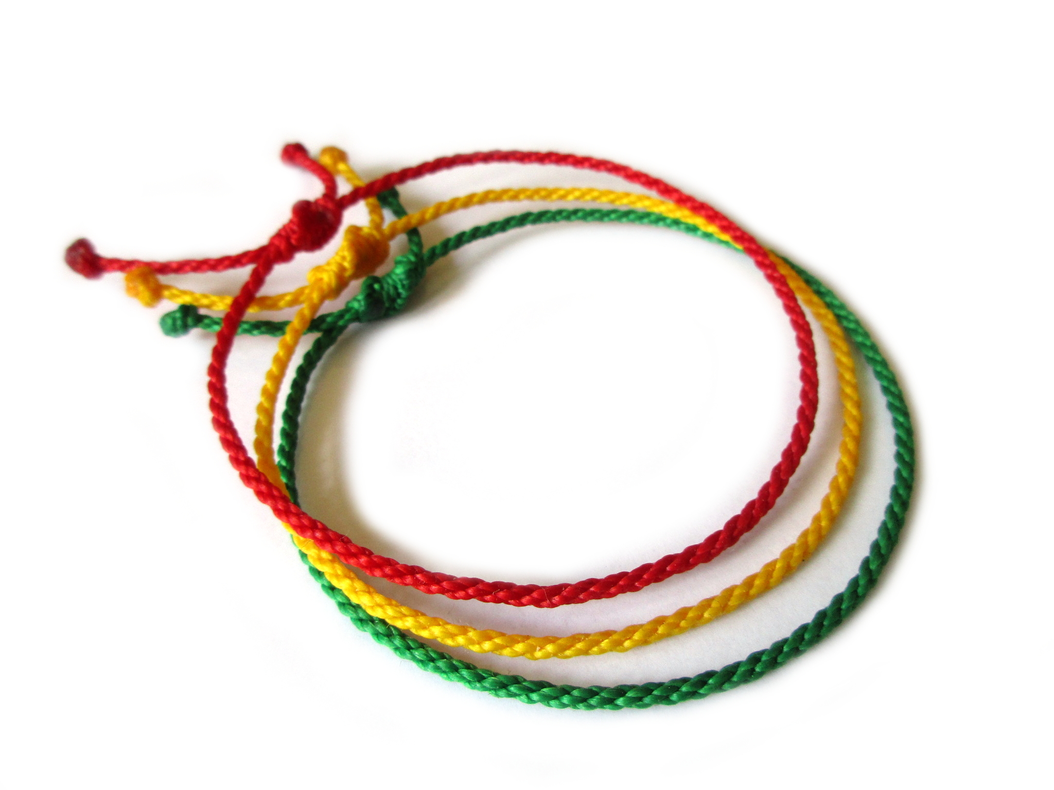 X3 Bracelets Mix Vert Jaune & Rouge Modèle Corde Tressés Main Avec Du Fil Ciré. Résistant à l' Eau & Ajustable. Couleur Drapeau Cameroun Bolivie Lituanie Ghana Mali.