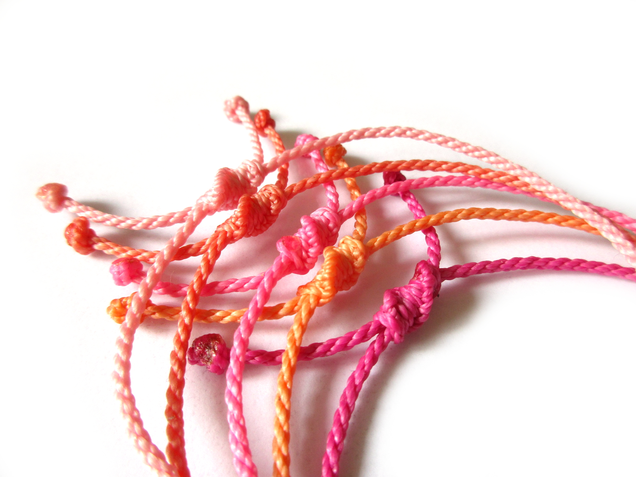 X5 Bracelets Mix Rose & Corail Modèle Corde Tressé Main Avec Du Fil Ciré. Résistant à l' Eau & Ajustable Avec Un Nœud Coulissant.