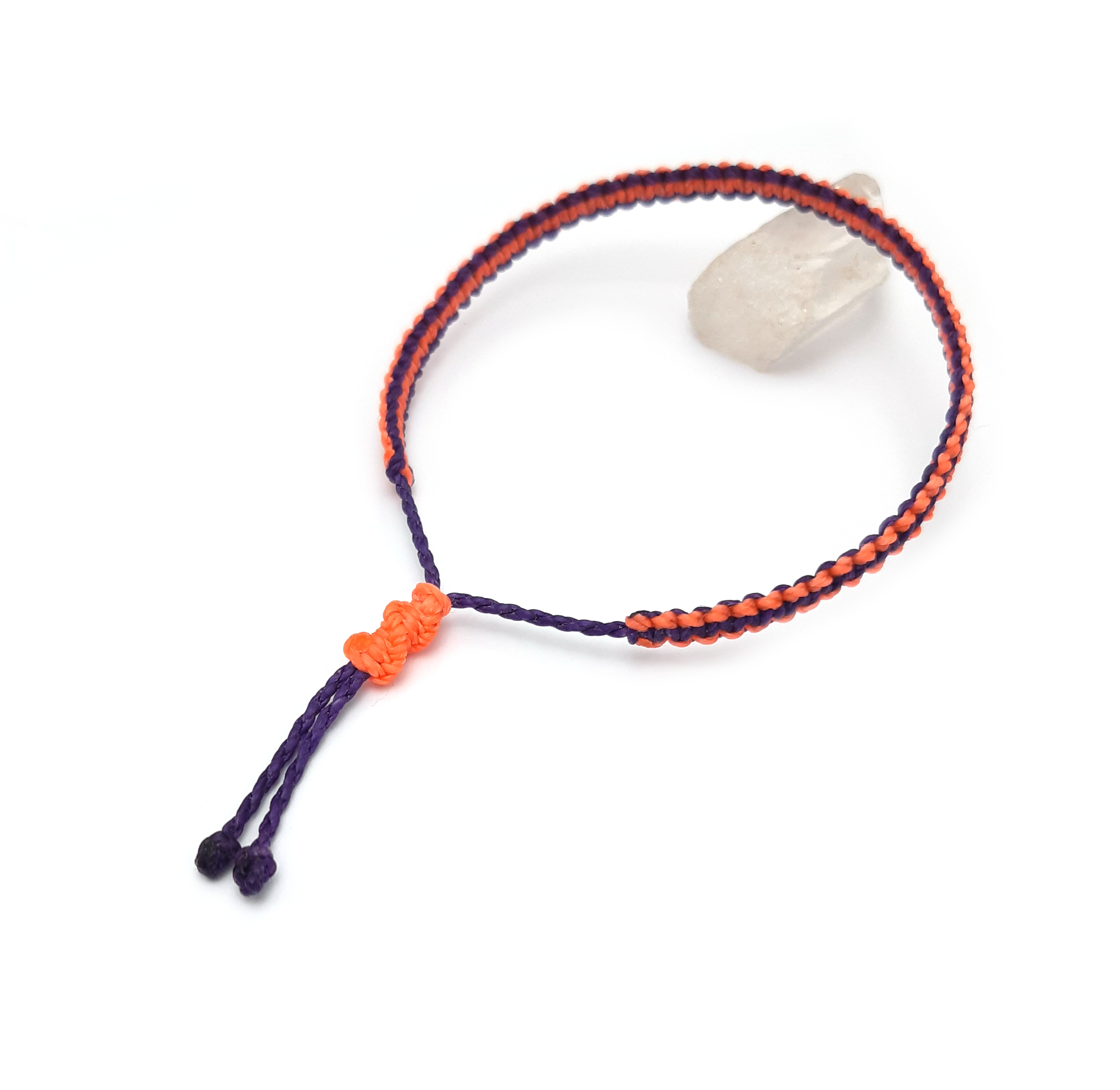 Bracelet Violet & Corail Fluo Modèle Fin Tissé Main Avec Du Fil Ciré. Ajustable & Résistant à l'eau.