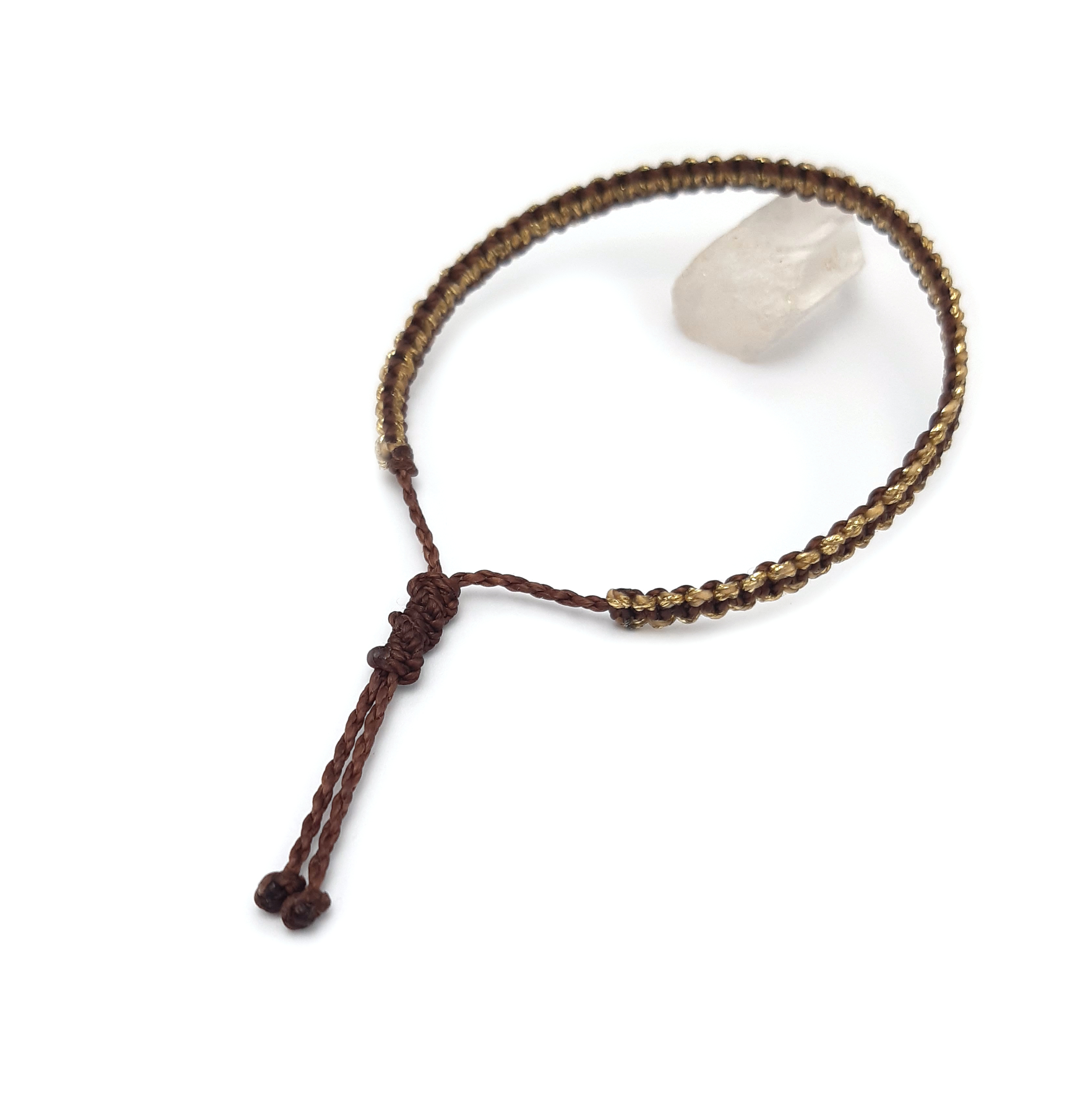 Bracelet Marron Foncé & Doré Modèle Fin Tissé Main Avec Du Fil Ciré. Ajustable & Résistant à l'eau.