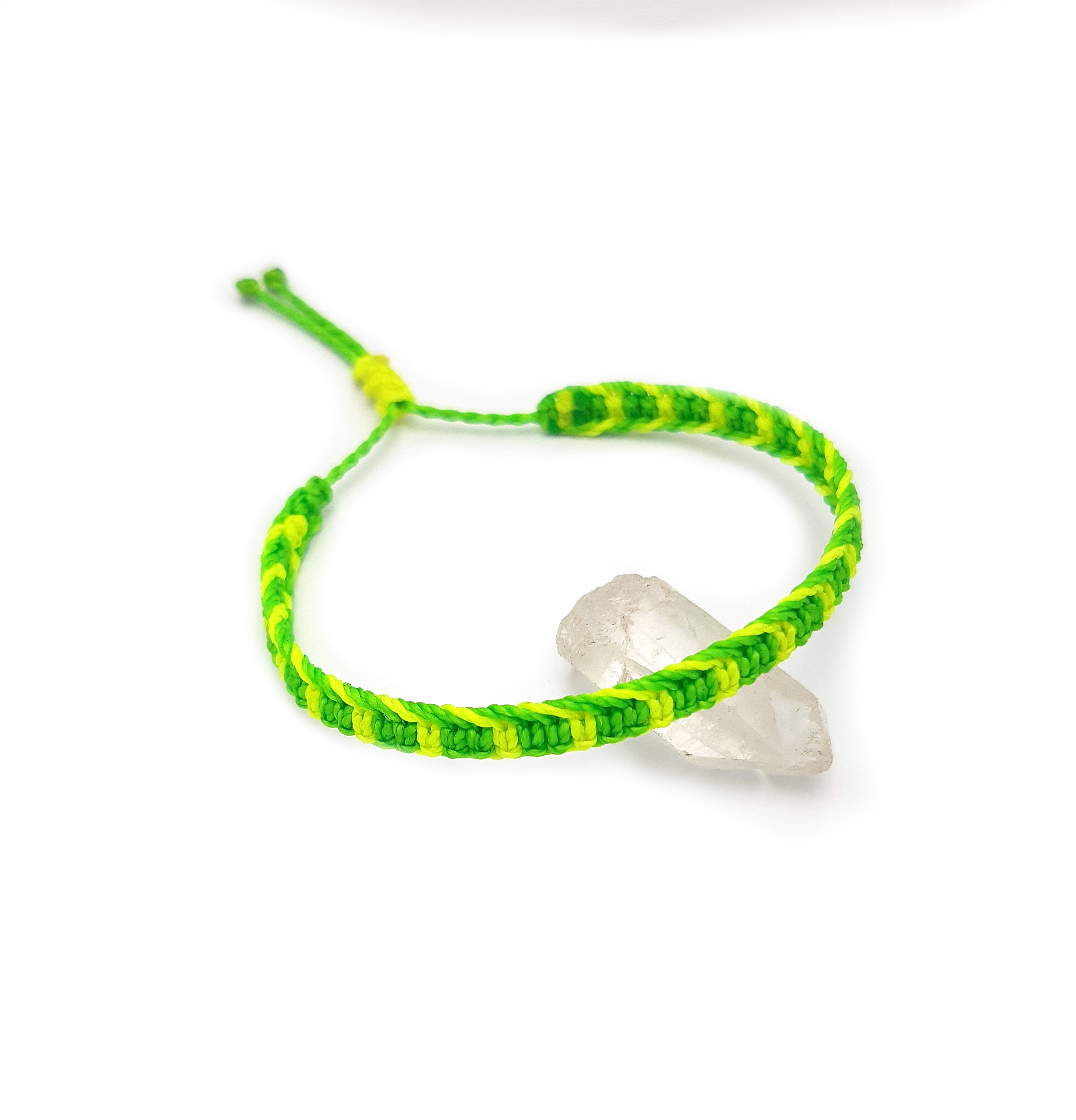 Bracelet Vert Fluo & Jaune Fluo Modèle Plat Tissé Main Avec du Fil Ciré. Ajustable & Résistant à l'eau.