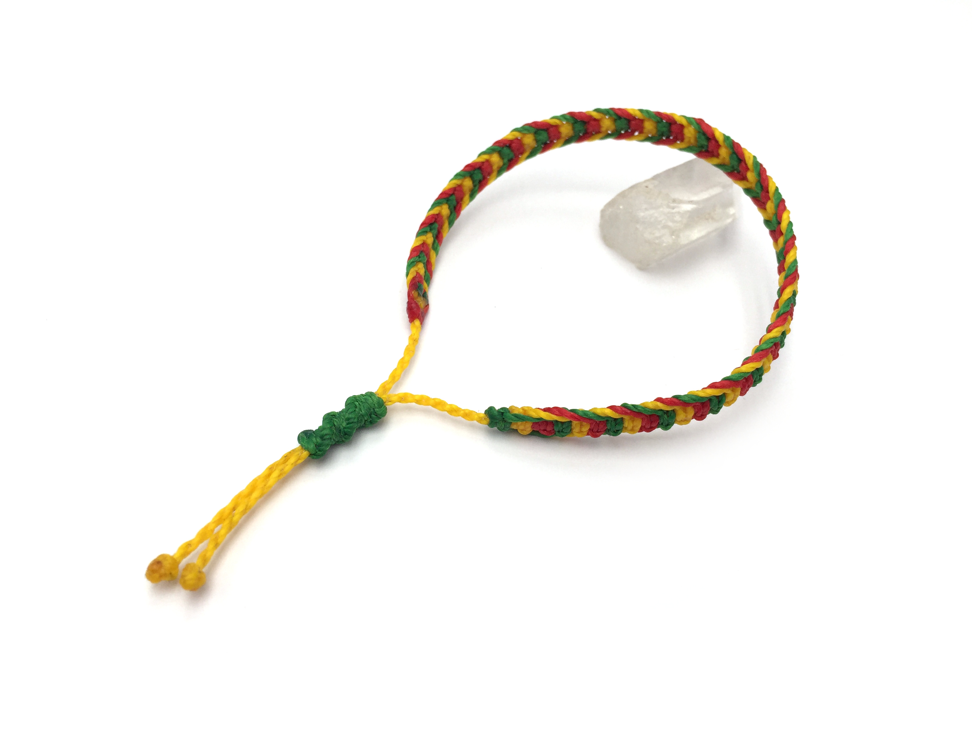  Bracelet Vert Jaune & Rouge Modèle Plat Tissé Main. Ajustable & Résistant à l'eau. Couleur Drapeaux Cameroun Bolivie Lituanie Ghana Mali.