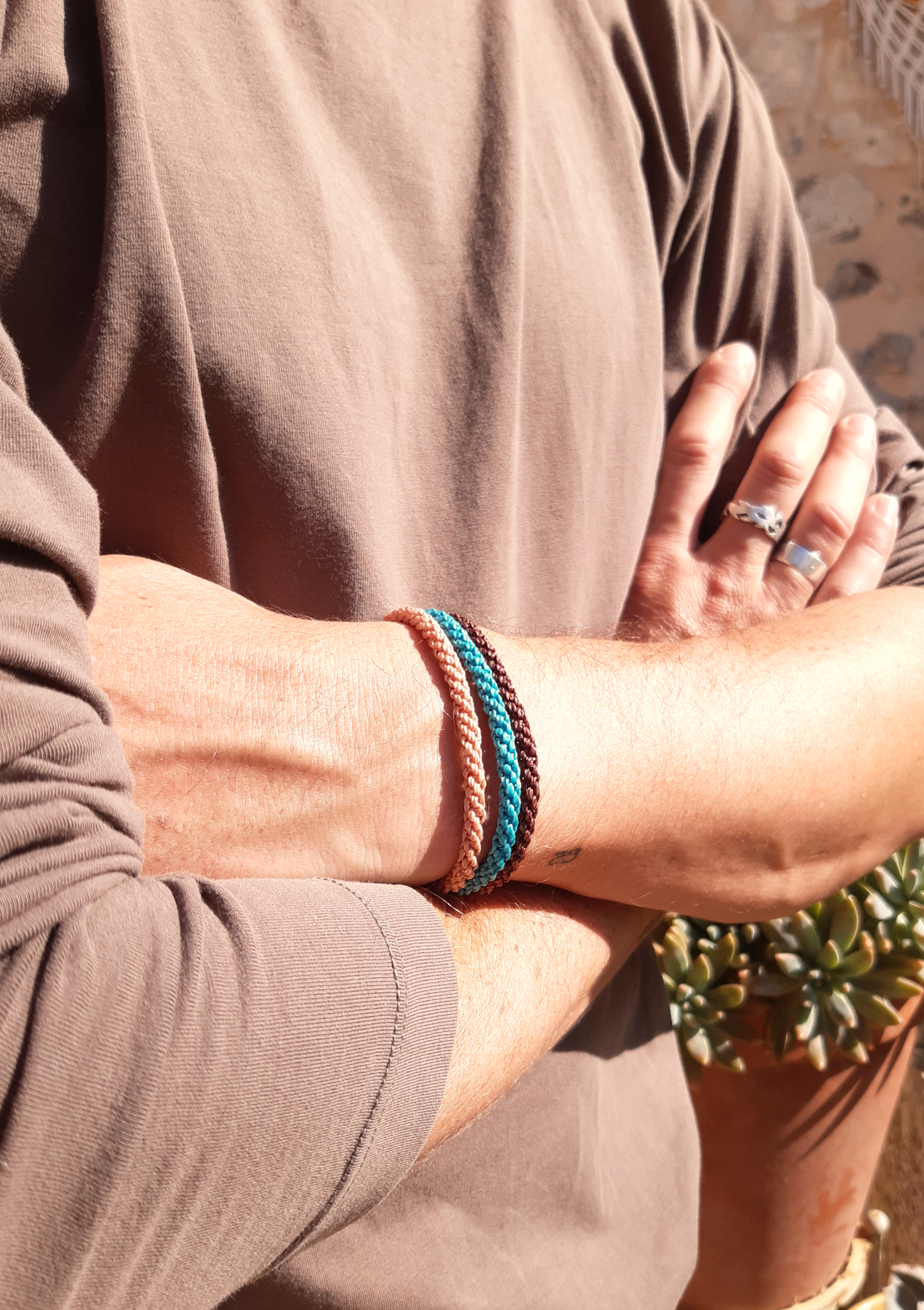 Bracelet Noir Modèle Double Spirale Tissé Main Avec Du Fil Ciré. Ajustable & Résistant à l'eau.