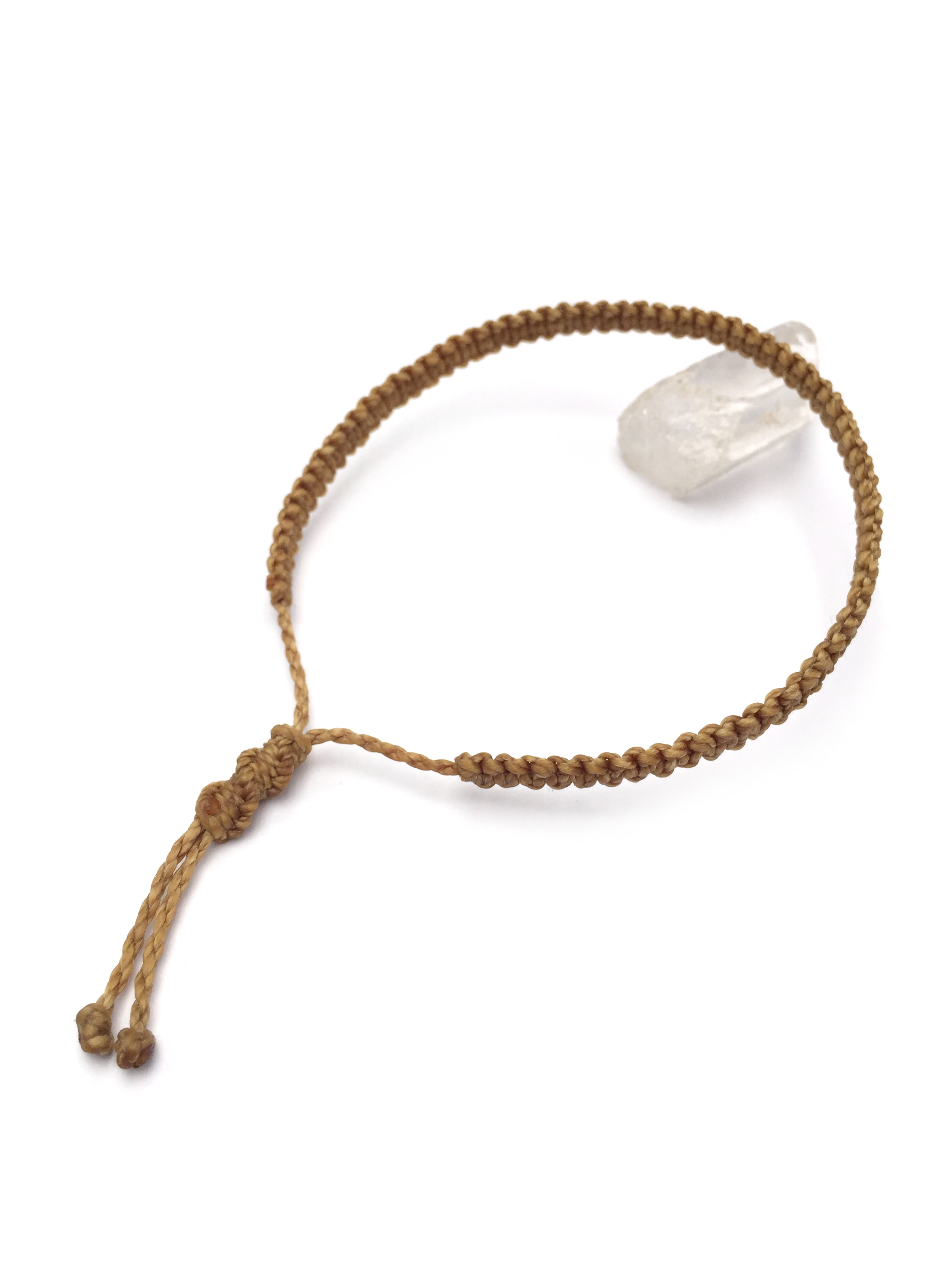 Bracelet Marron Clair Modèle Fin Tissé Main Avec Du Fil Ciré. Ajustable & Résistant à l'eau.