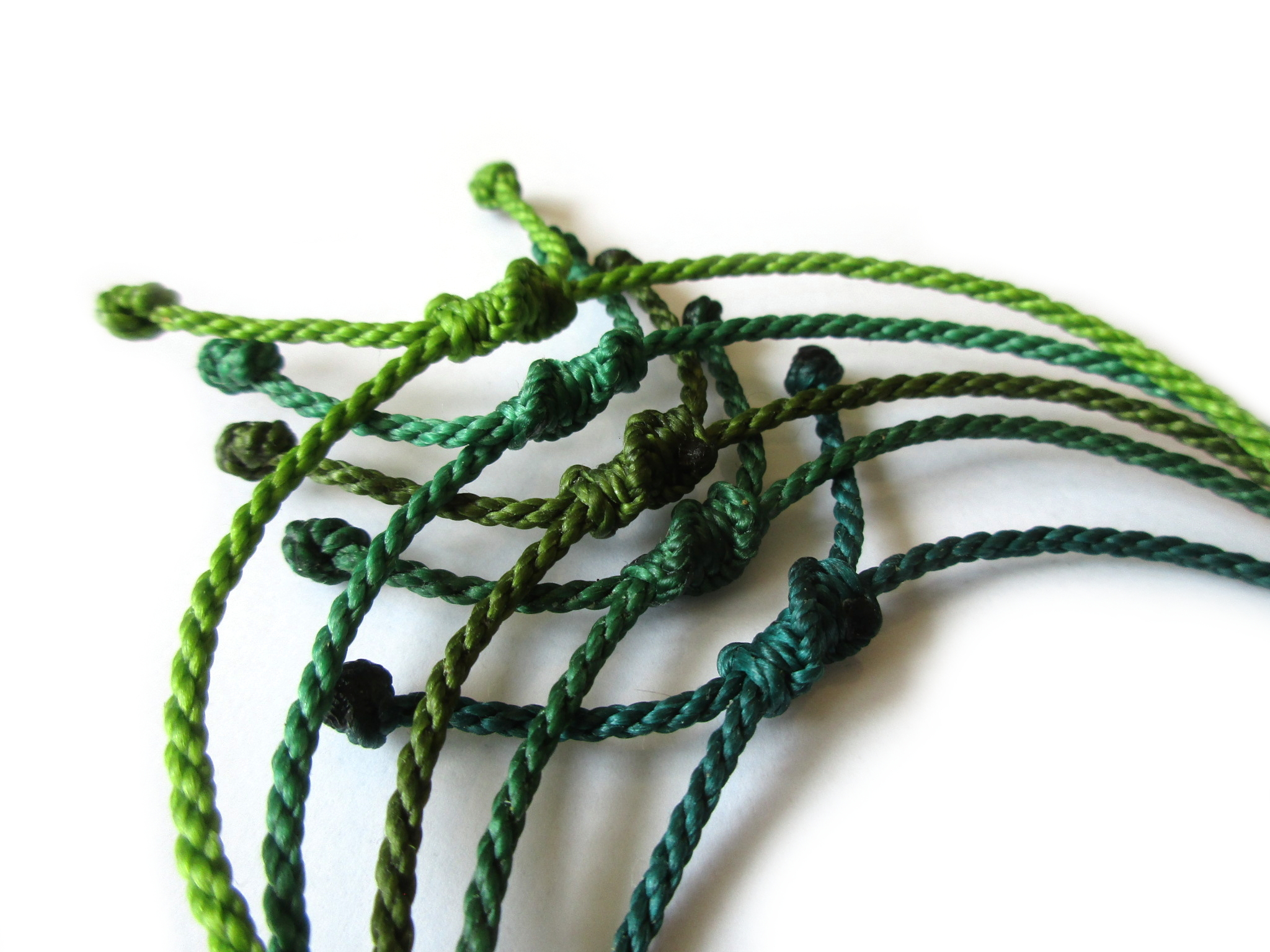 X5 Bracelets Mix Vert Modèle Corde Tressé Main Avec Du Fil Ciré. Résistant à l' Eau & Ajustable Avec Un Nœud Coulissant.
