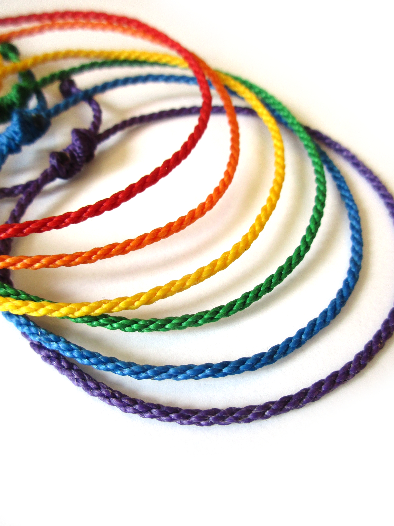 X6 Bracelets Mix Multicolore Arc-en-Ciel Drapeau LGBT Corde Tressé Main Avec Du Fil Ciré. Résistant à l' Eau & Ajustable Avec Un Nœud Coulissant.