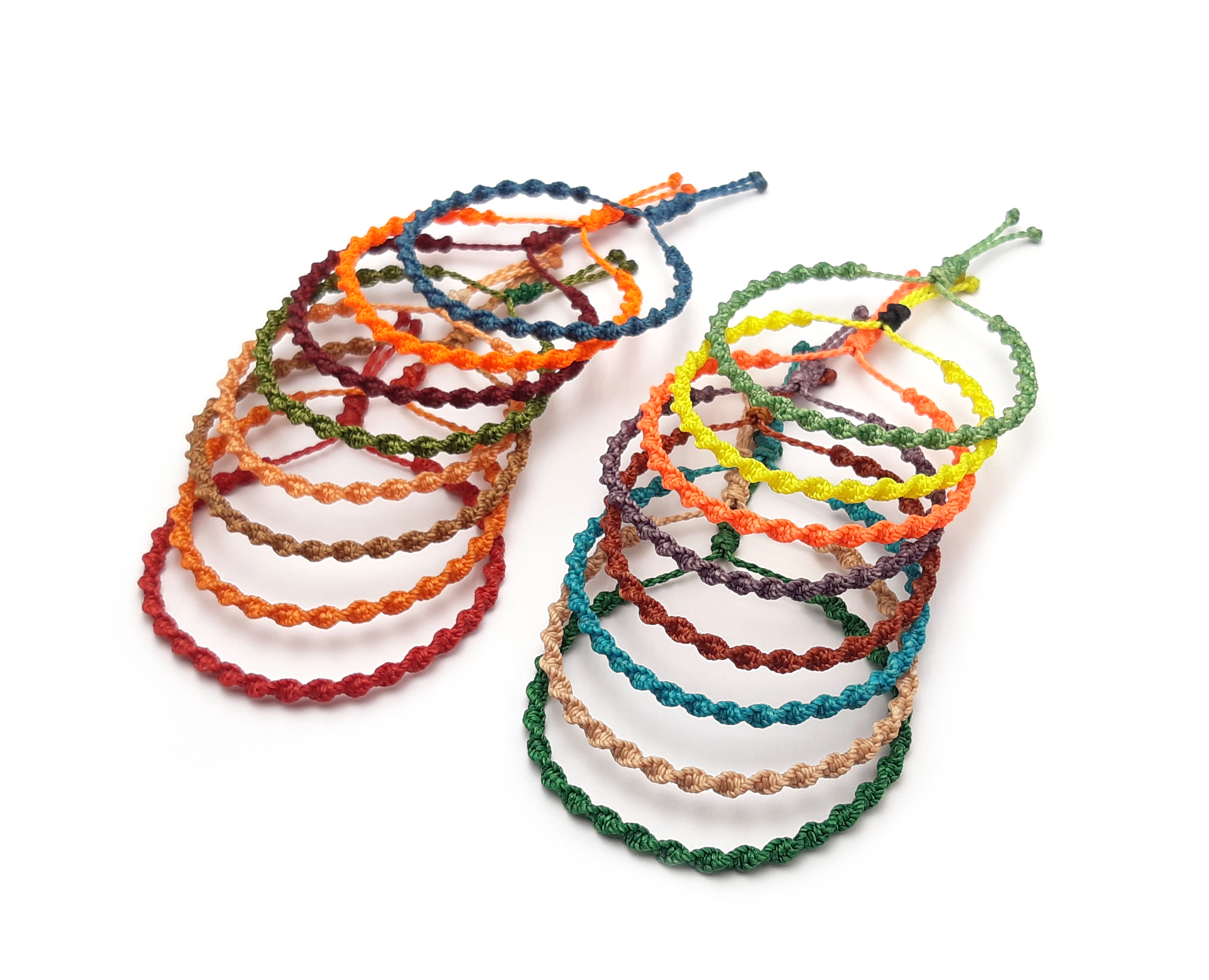 Bracelet Marron Clair Modèle Spirale Tissé Main Avec Du Fil Ciré. Ajustable & Résistant à l'eau.