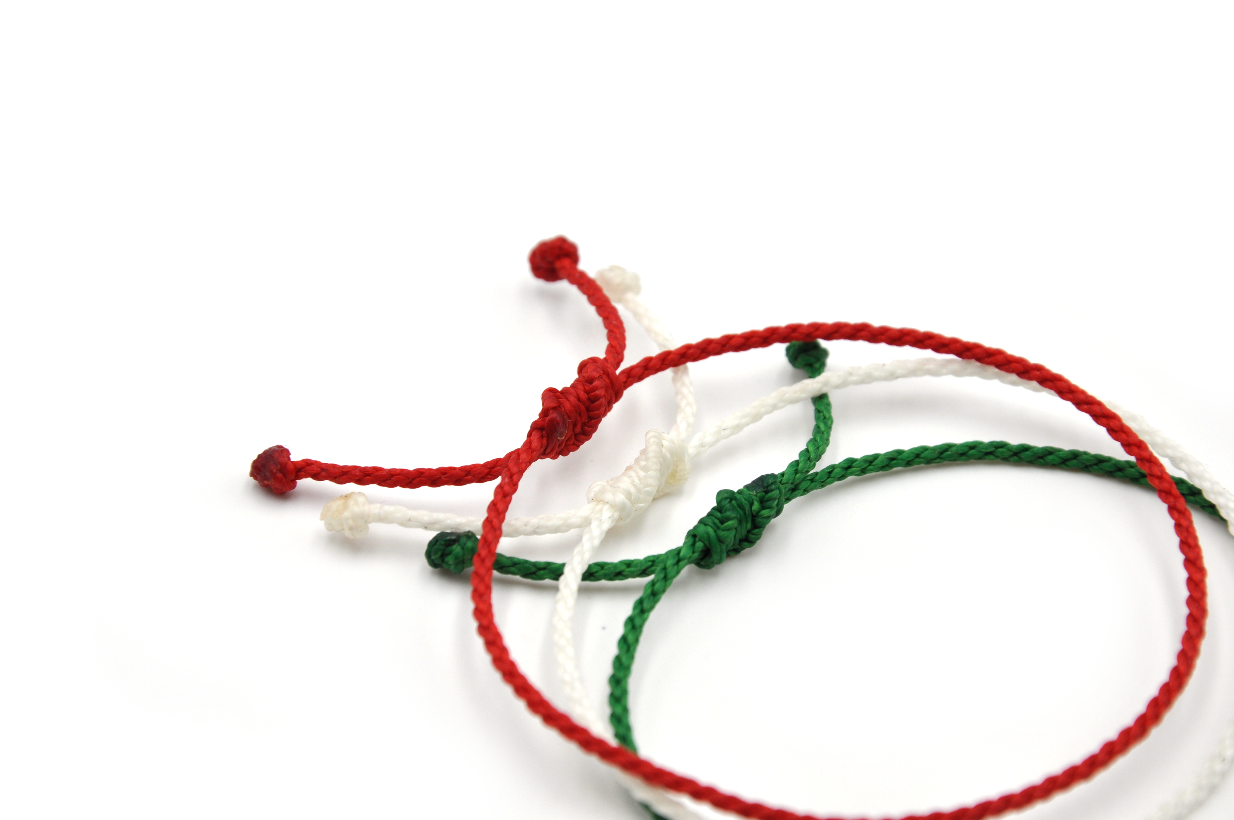 X3 Bracelets Mix Vert Rouge & Blanc Modèle Corde Tressé Main Avec Du Fil Ciré. Résistant à l' Eau & Ajustable. Couleur Drapeaux Italie Algérie Bulgarie Hongrie Iran.