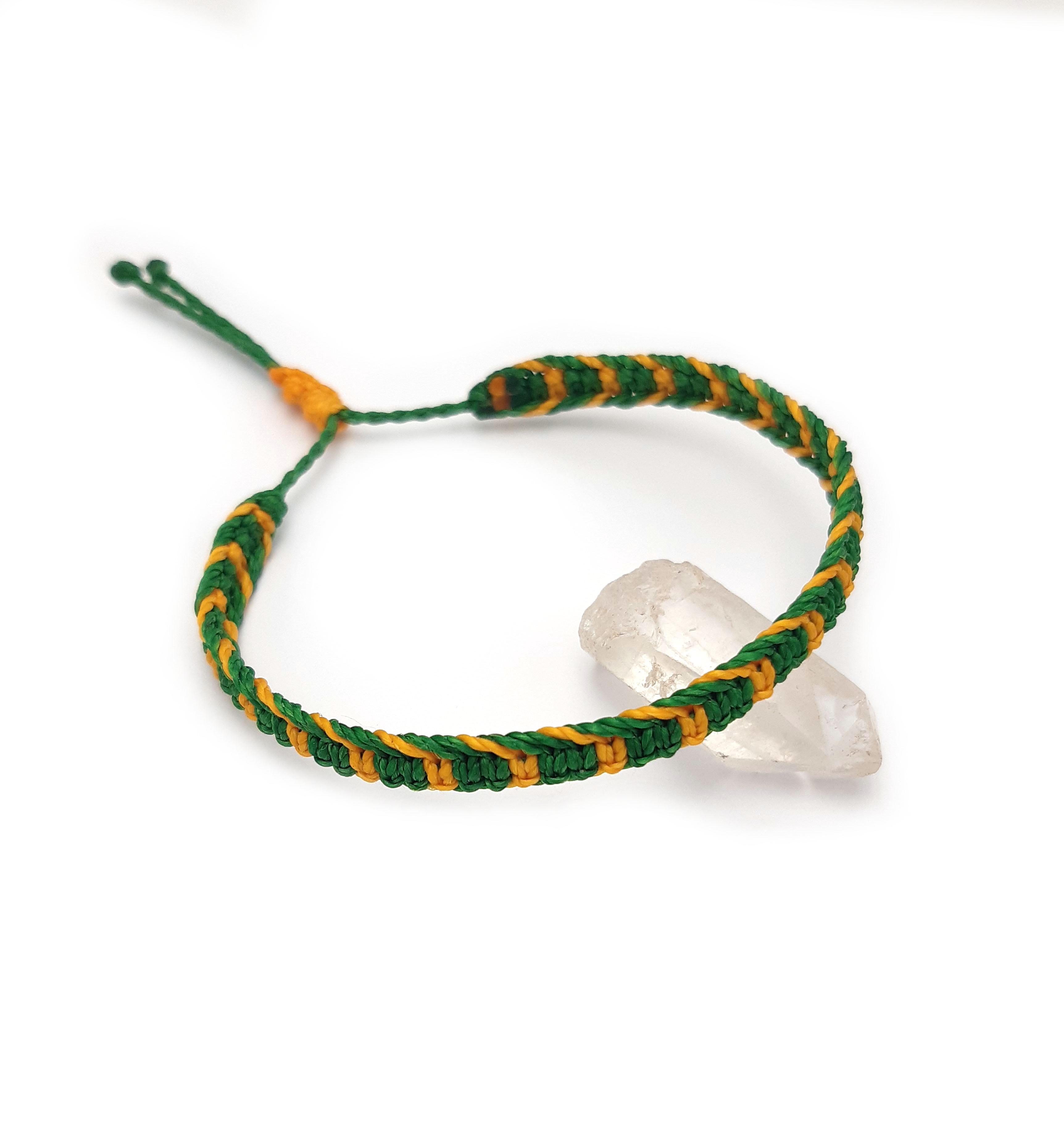 Bracelet Vert & Jaune Modèle Plat Tissé Main Avec du Fil Ciré. Ajustable & Résistant à l'eau.