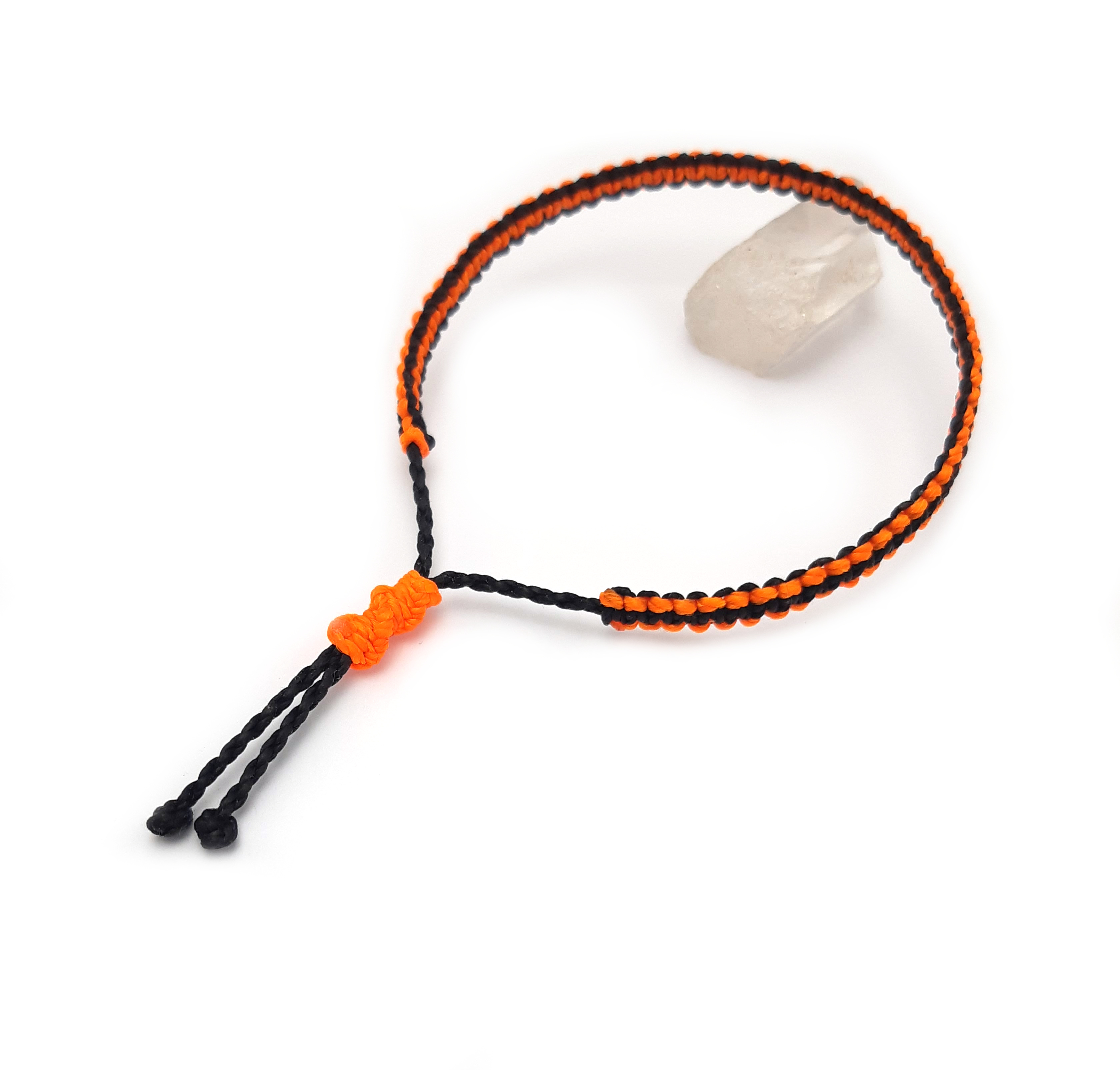 Bracelet Noir & Orange Fluo Modèle Fin Tissé Main Avec Du Fil Ciré. Ajustable & Résistant à l'eau.
