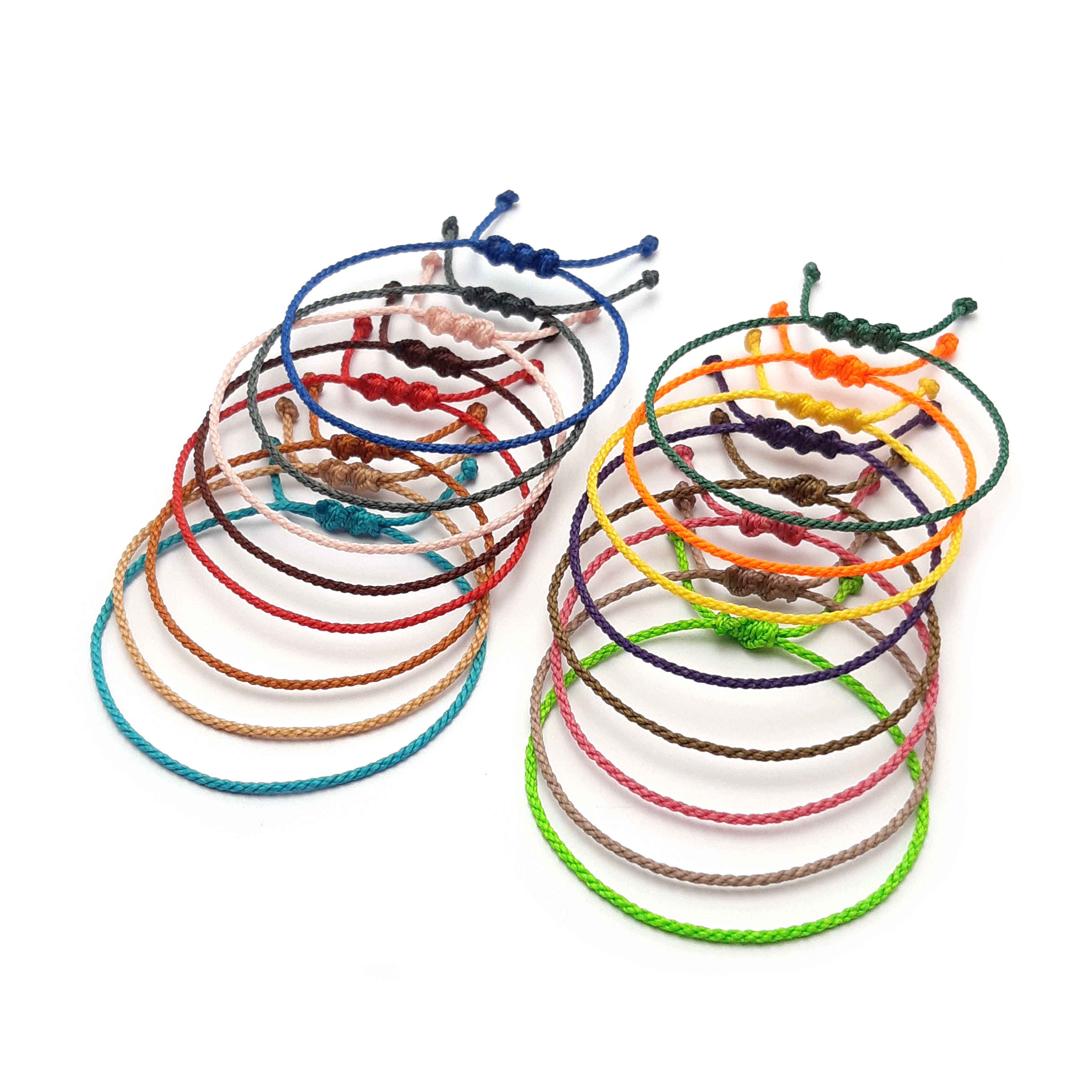 Bracelet Une Couleur Modèle Corde Avec 60 Nuances Au Choix Tissé Main & Un Nœud Personnalisable