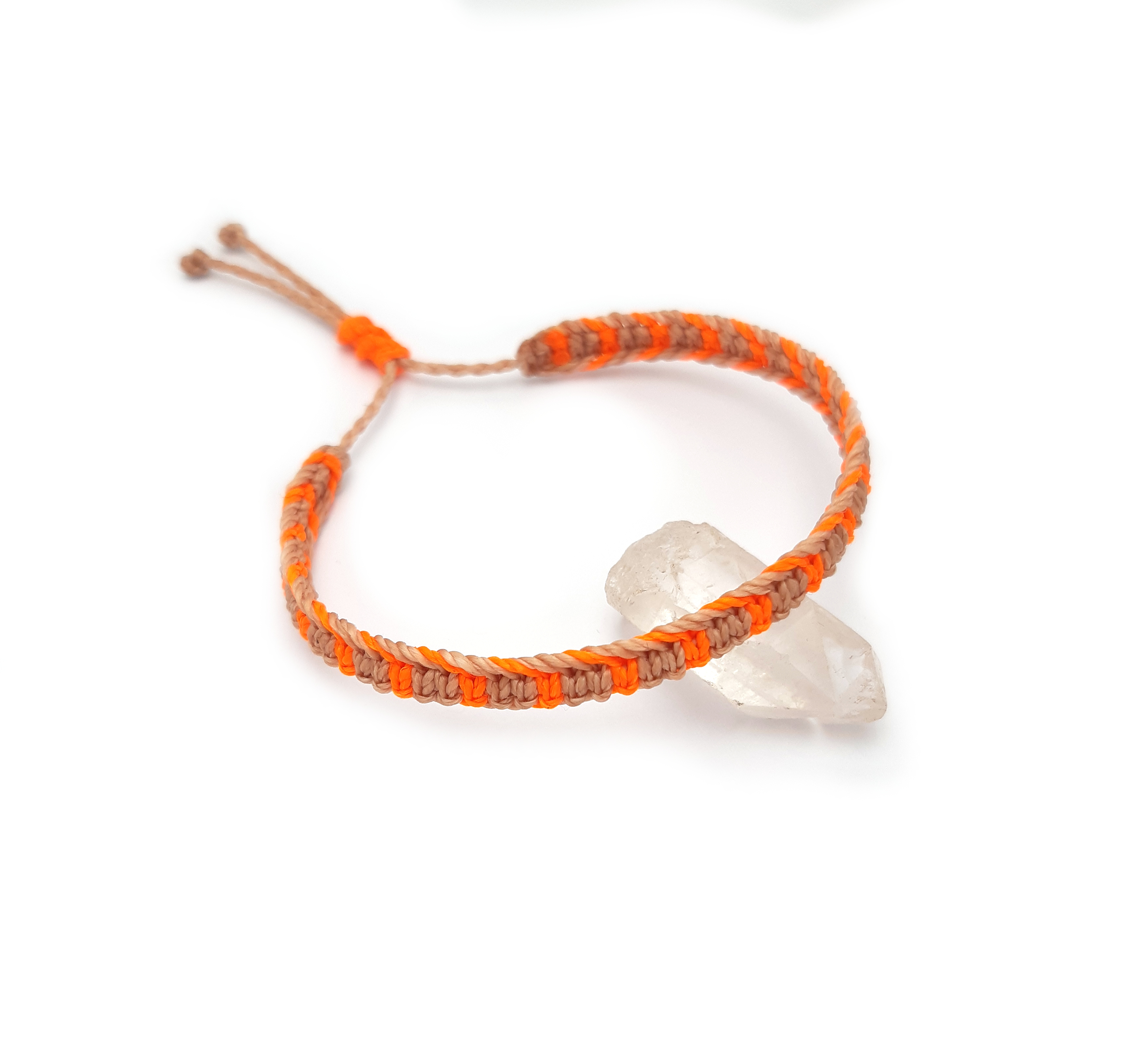 Bracelet Beige & Orange Fluo Modèle Plat Tissé Main Avec du Fil Ciré. Ajustable & Résistant à l'eau.
