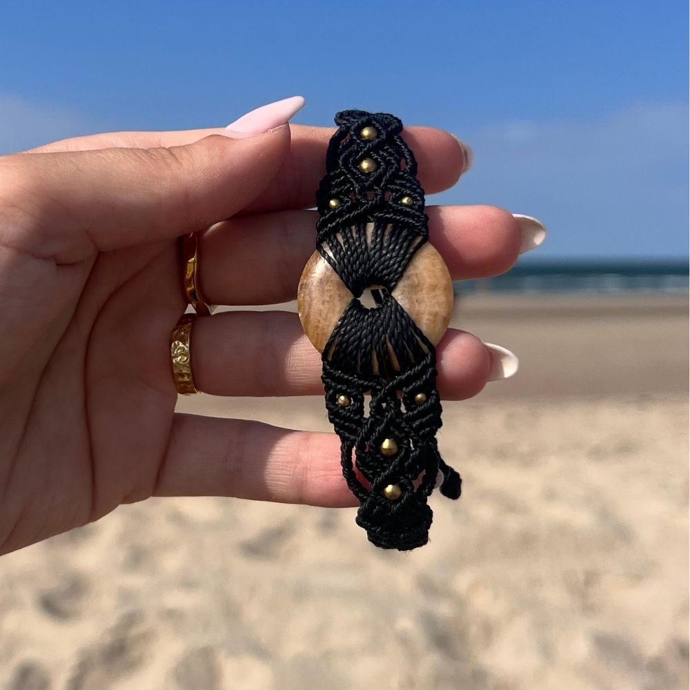 Makramee-Armband mit Donut Edelstein