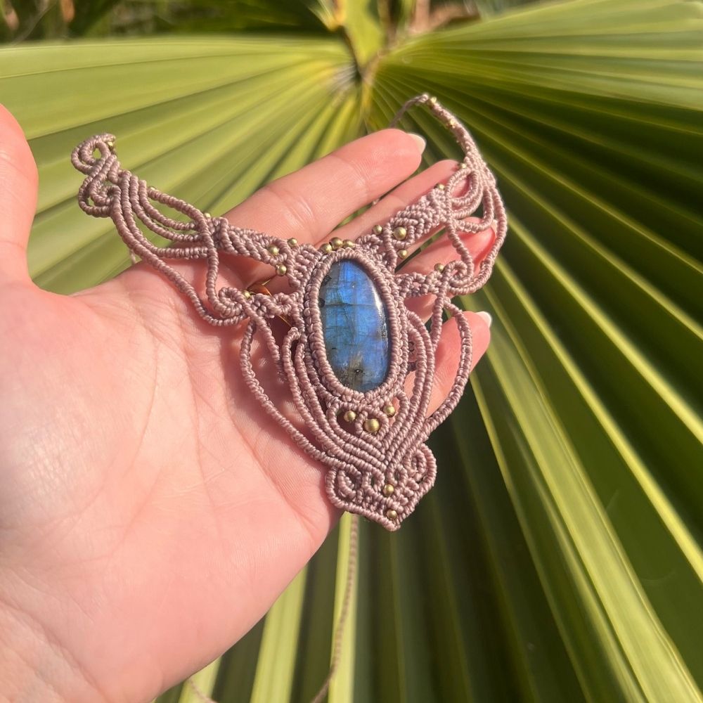 Makramee-Halskette mit Labradorit Amulett