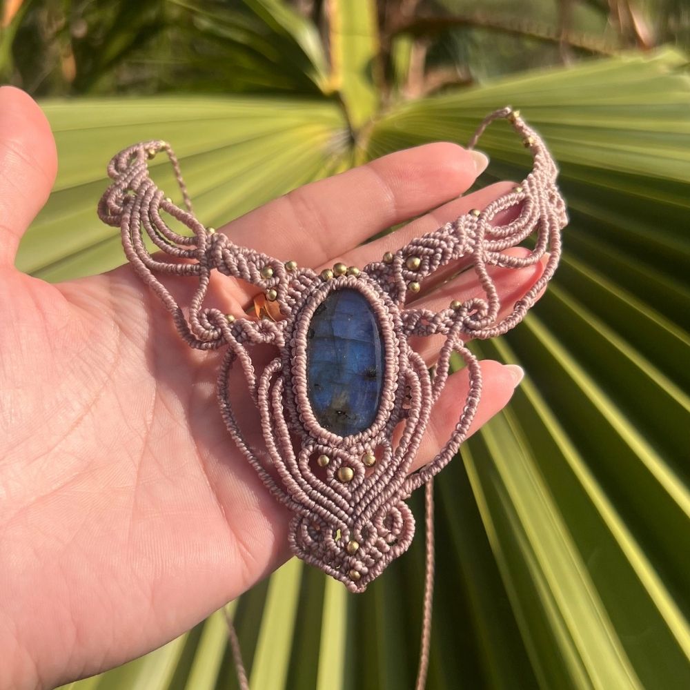 Makramee-Halskette mit Labradorit Amulett
