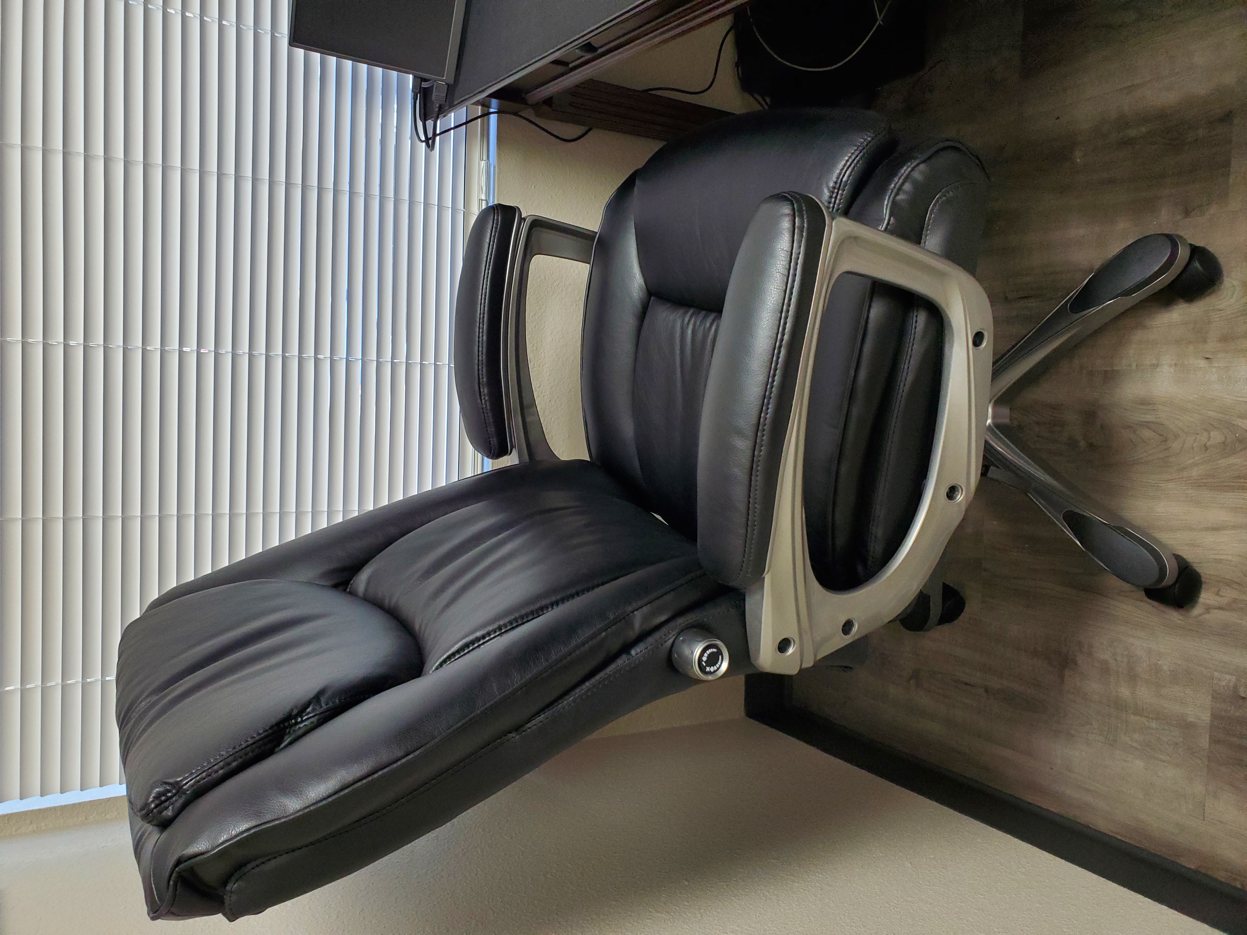 MCQ High Back Big and Tall Home Executive Office Chair with Padded Armrests