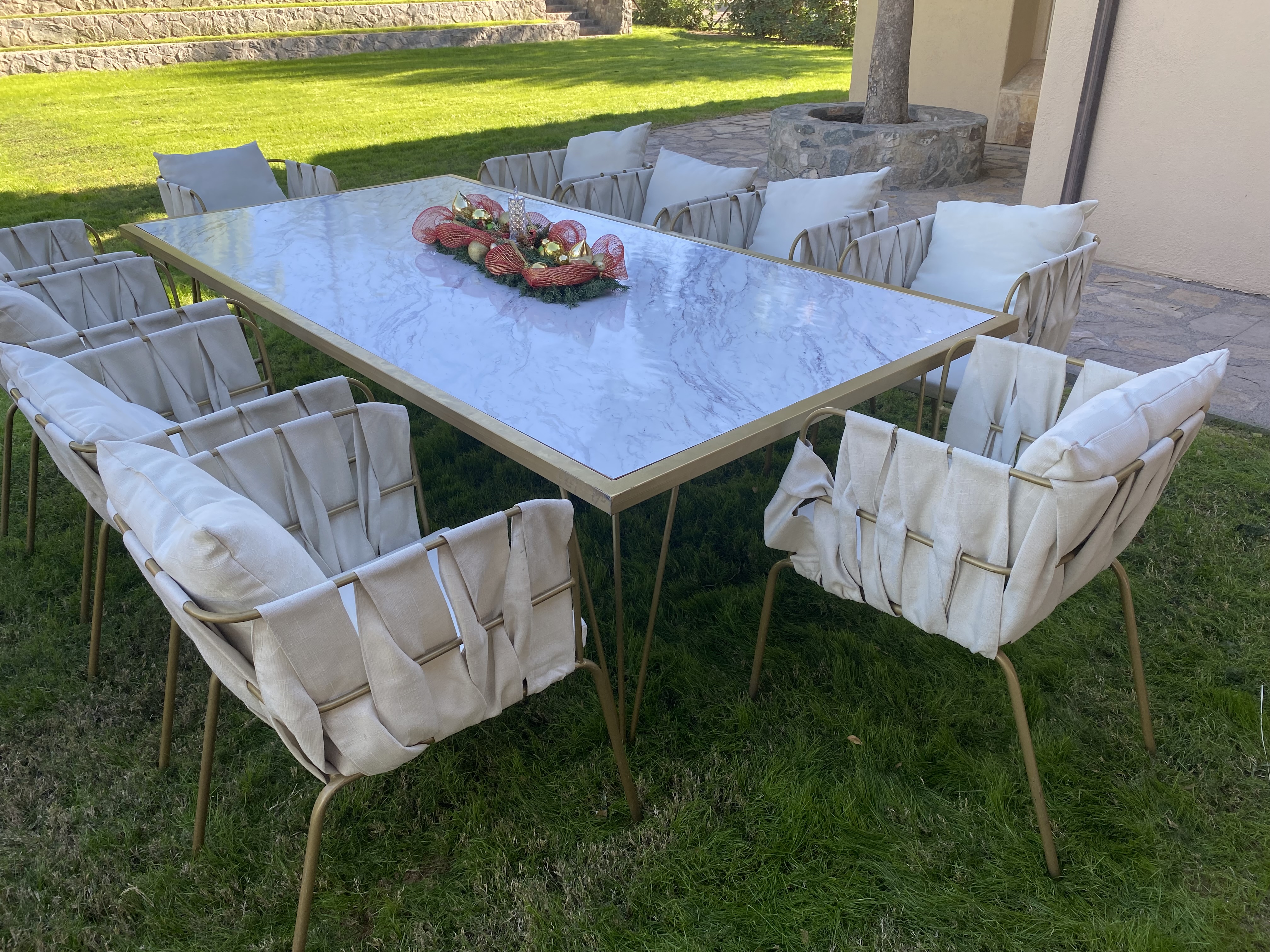 Mesa tipo mármol con silla de herrería