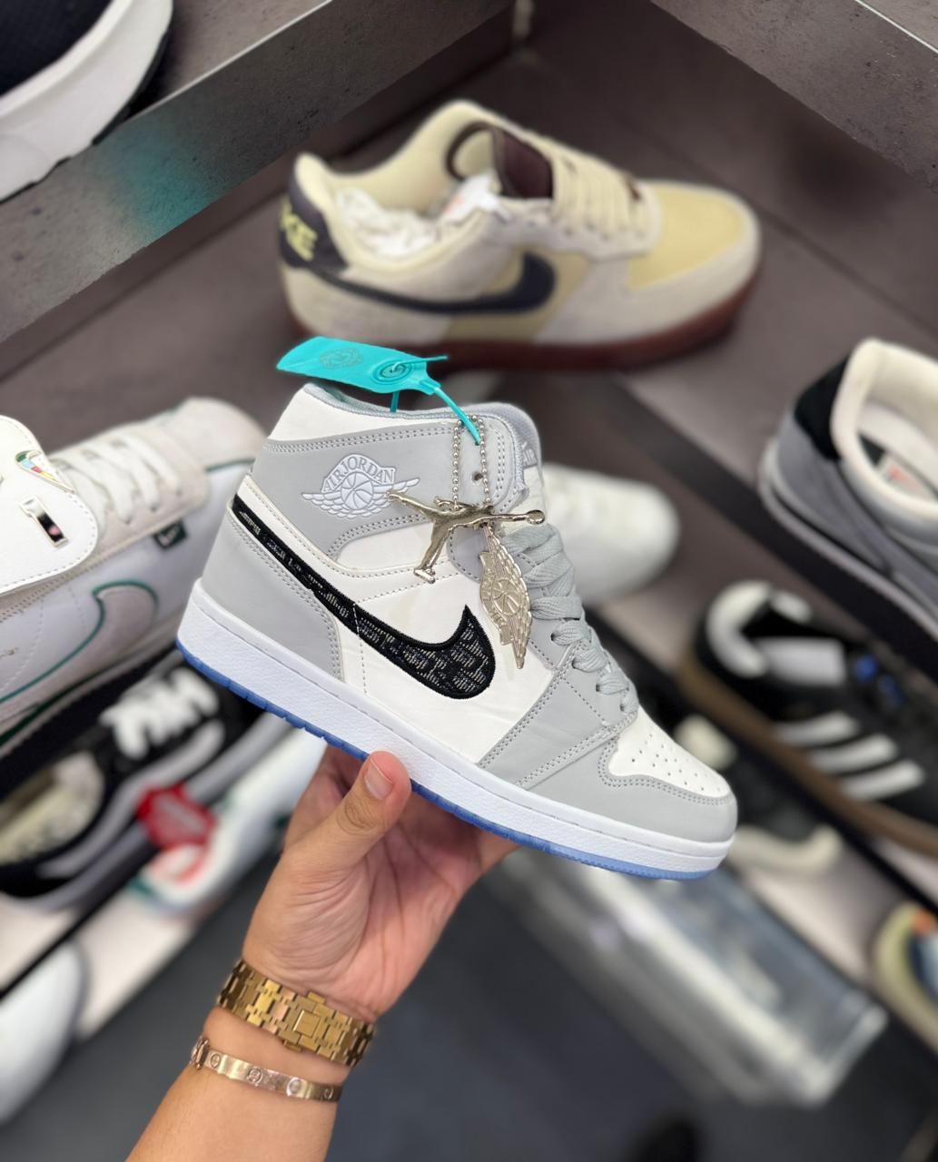 Air Jordan 1 Mid OG 'Dior'