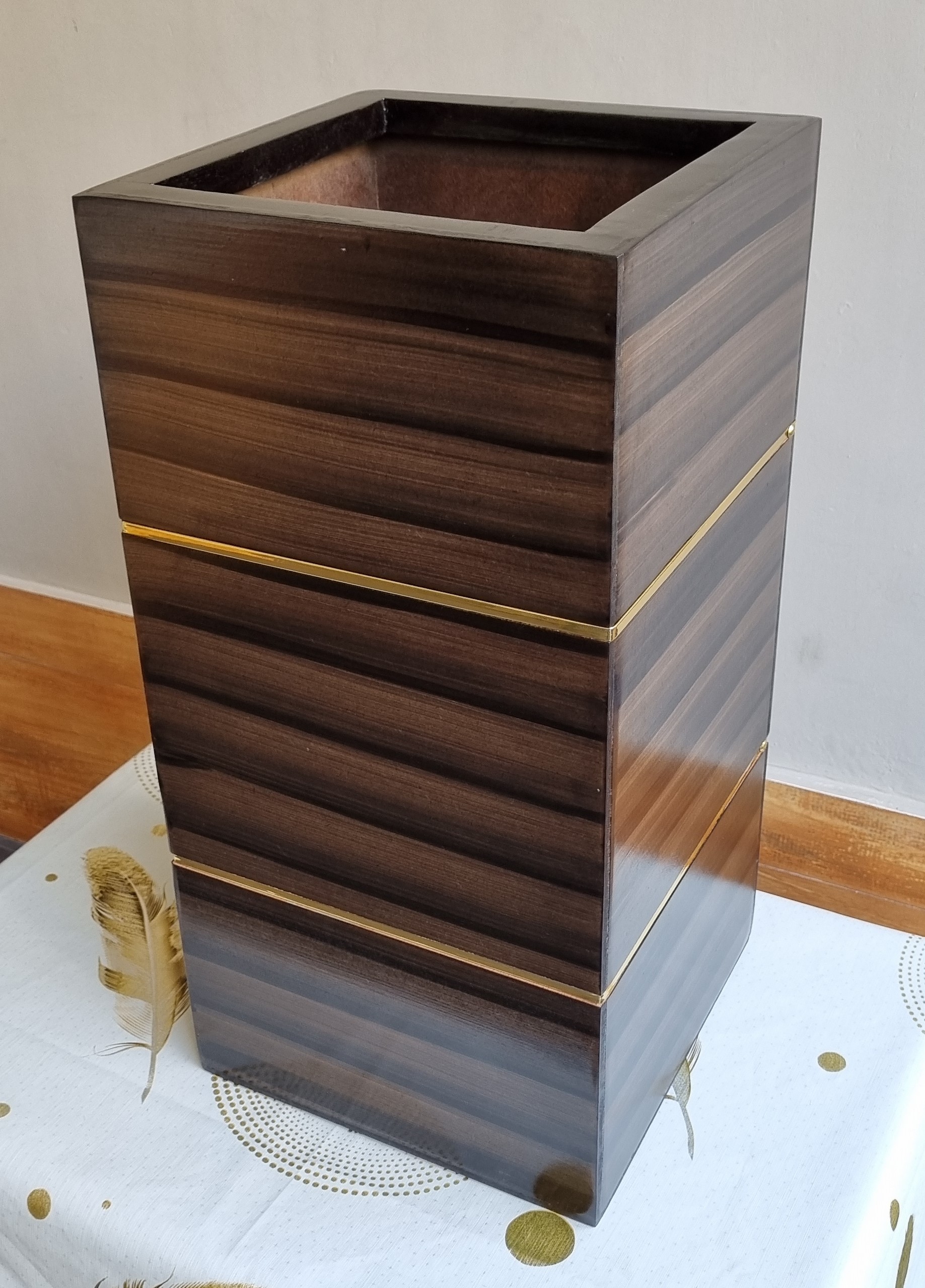 Size 12inch×24inch pot with 1inch sagwan border