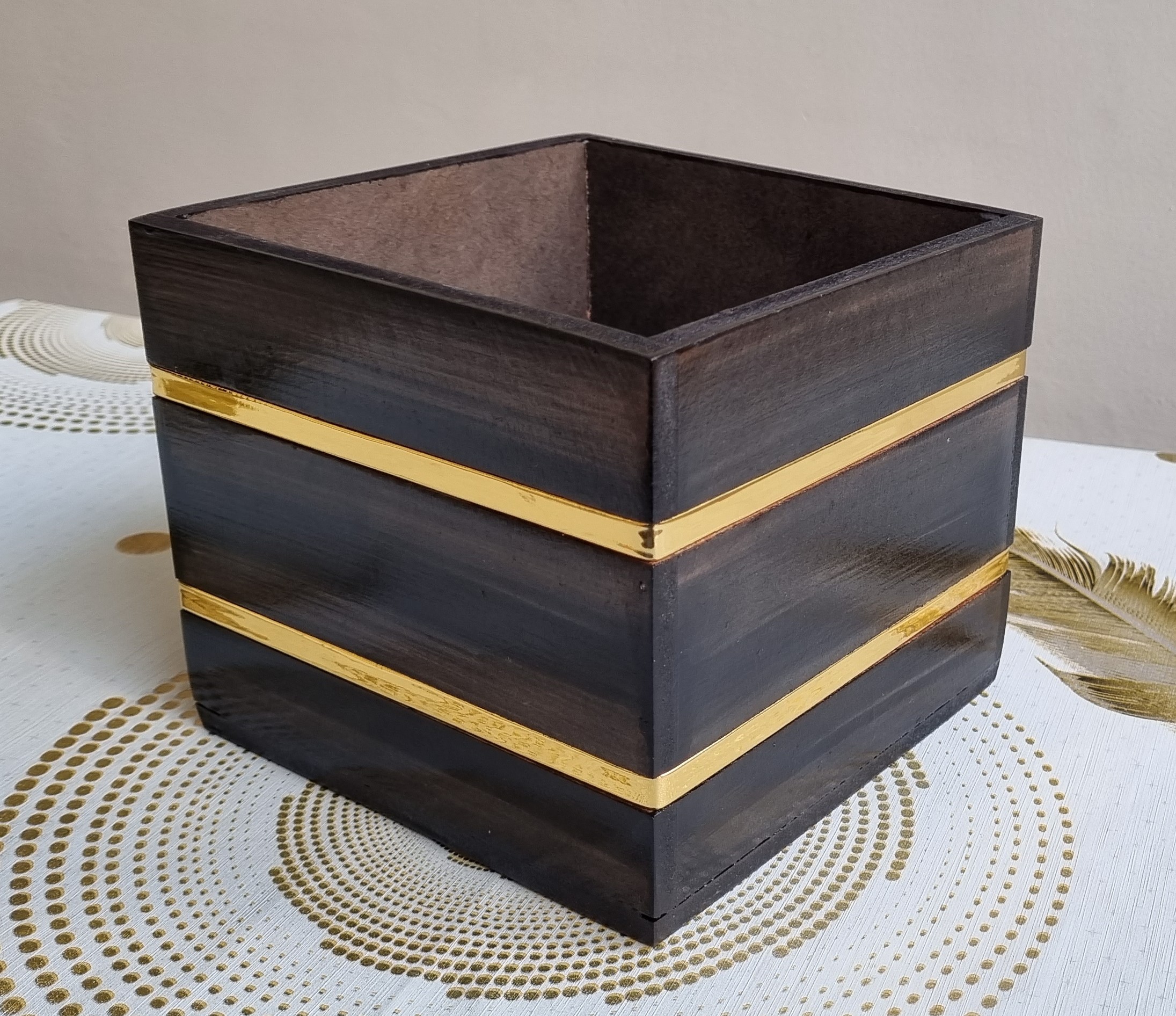 Size 6inch x 6inch double golden pati