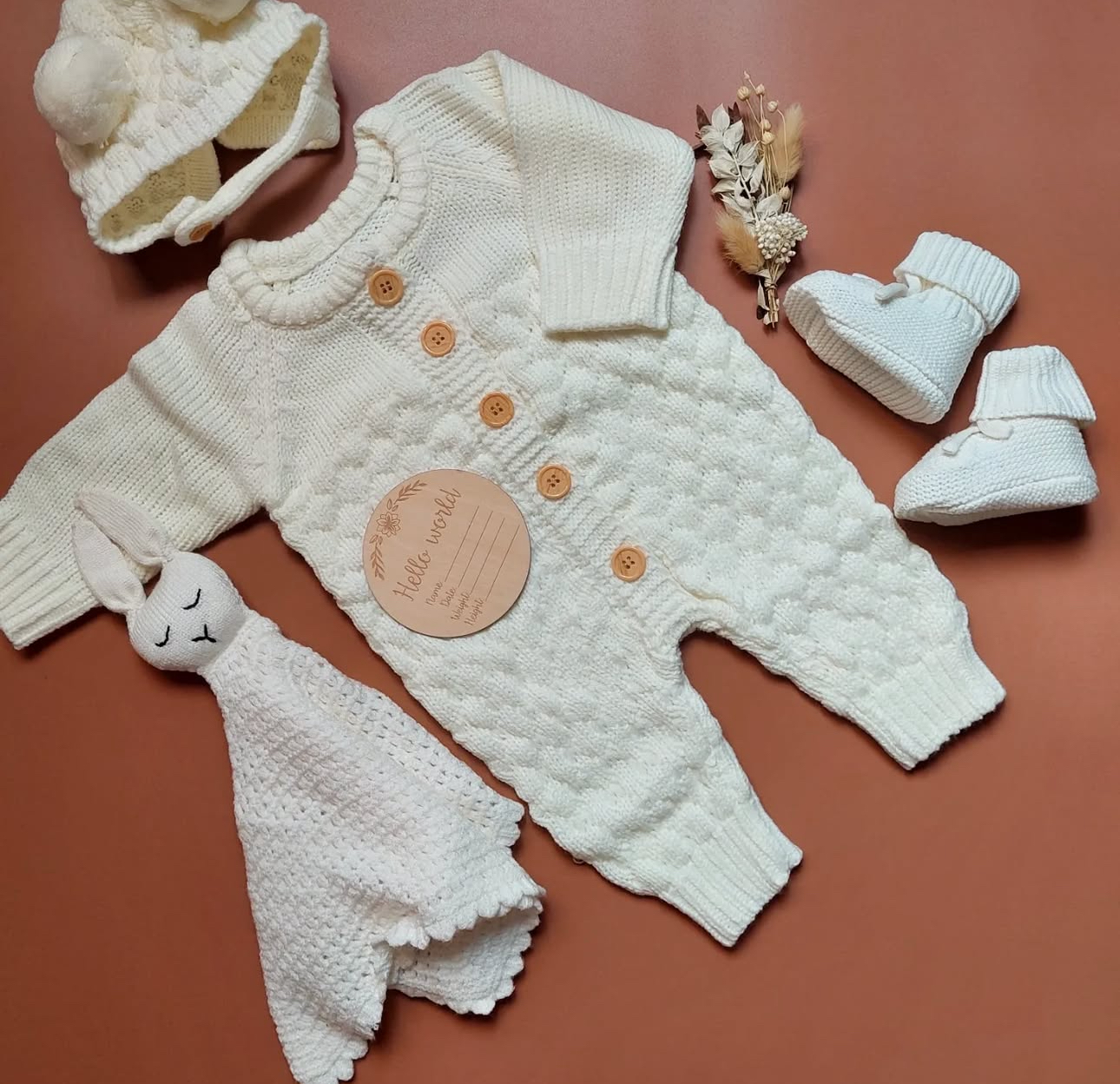 Newborn knitted set