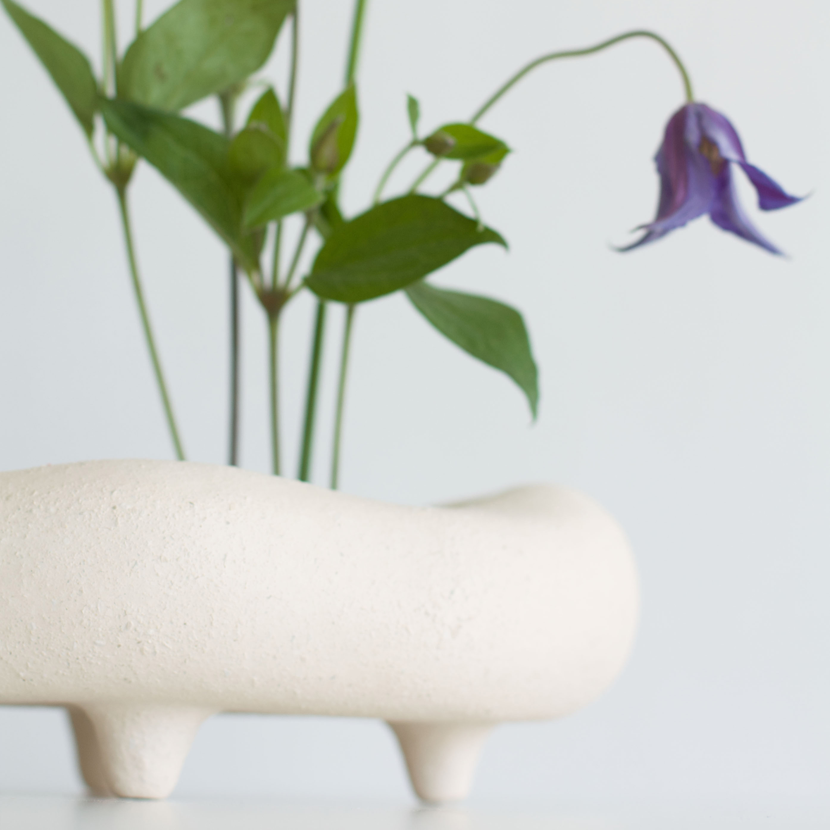 Shallow beige ikebana vase 