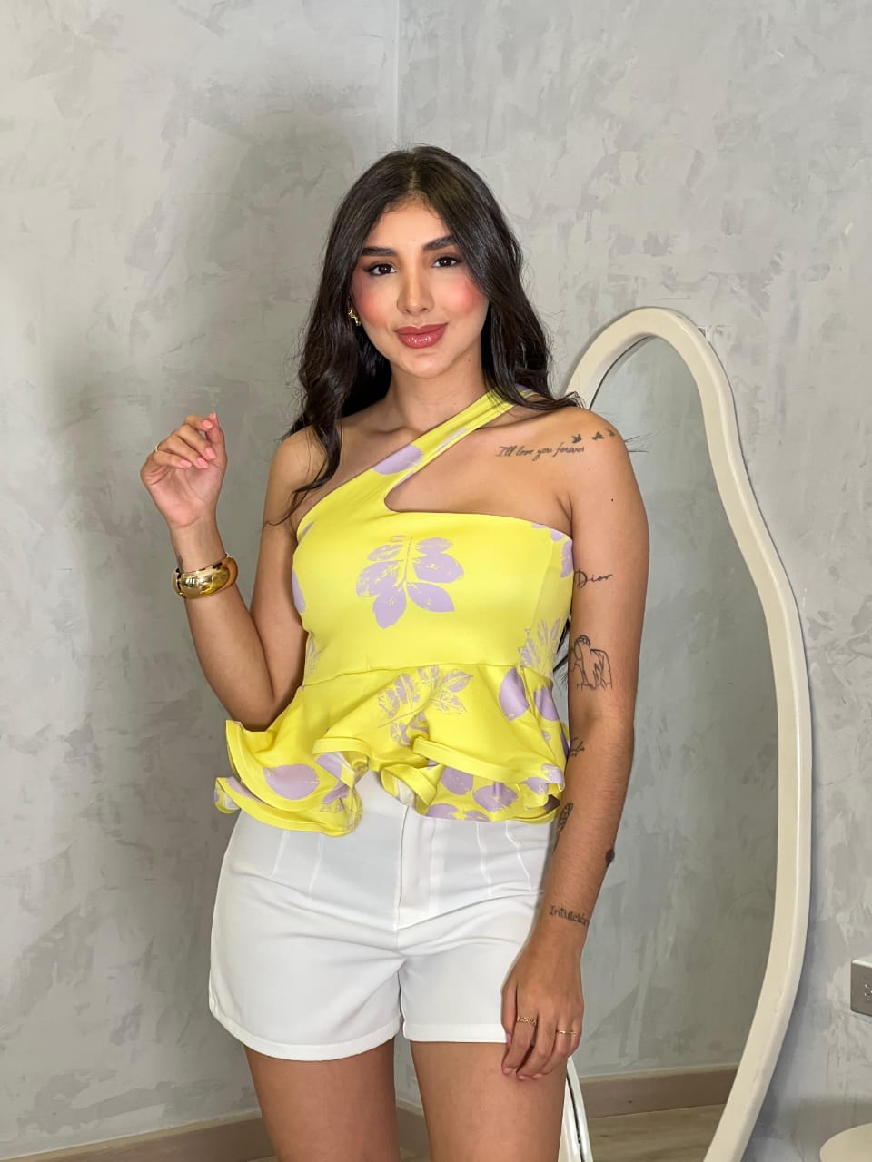 Blusa asimétrica amarilla