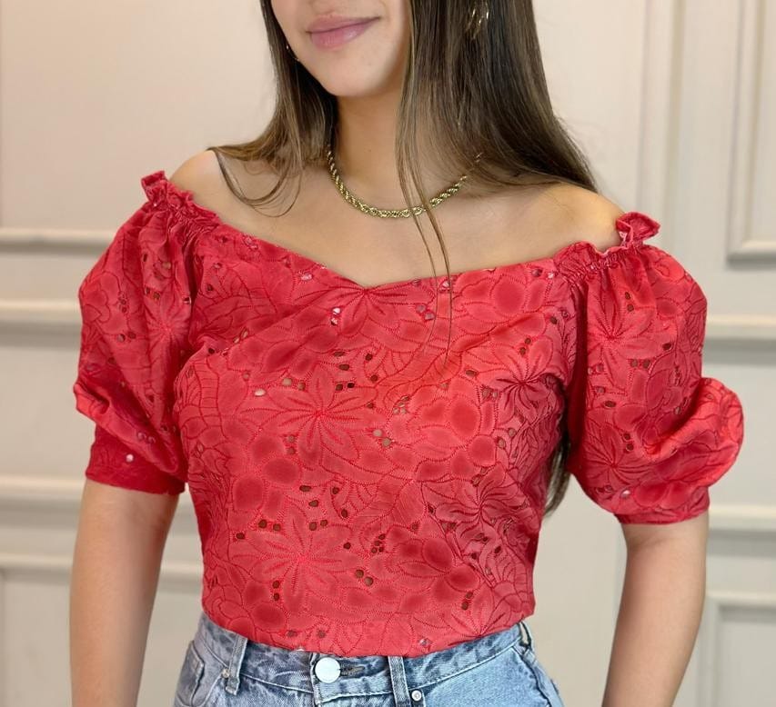 Blusa roja de encaje