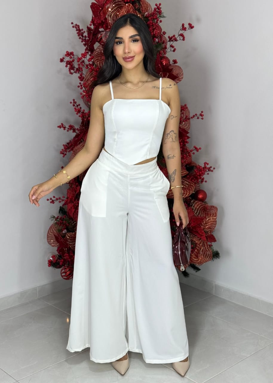 Conjunto elegante de top y pantalón blanco