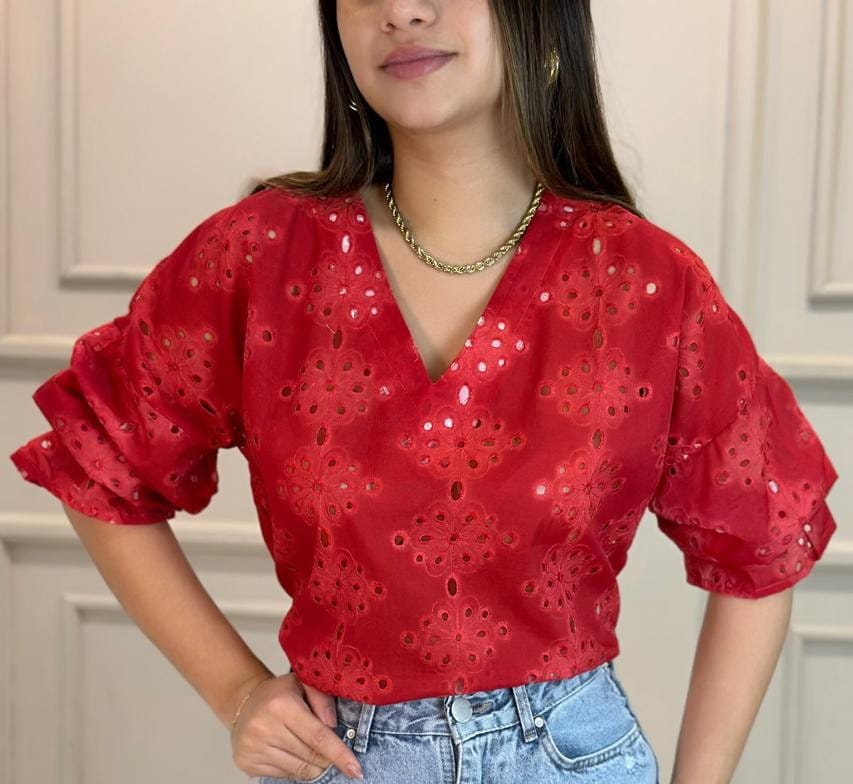 Blusa roja de encaje
