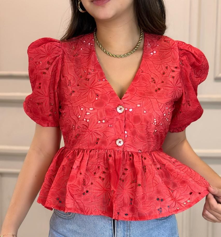 Blusa roja bordada