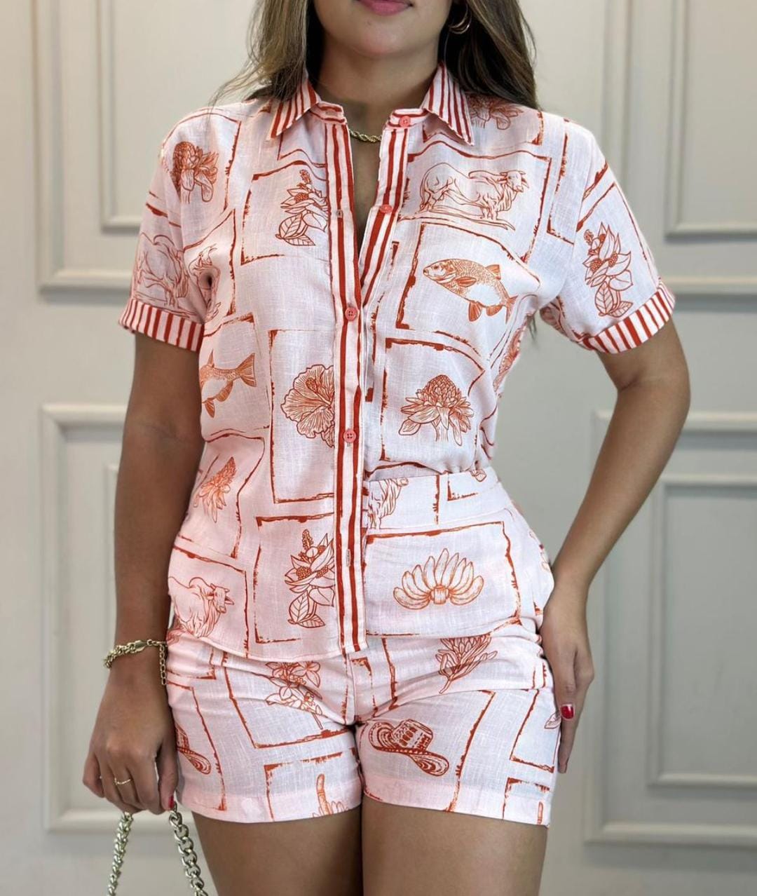 Conjunto de camisa y shorts estampados