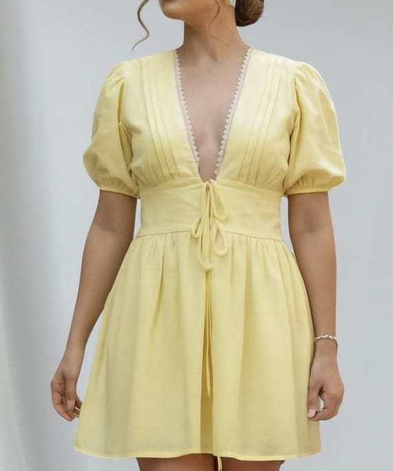 Vestido amarillo elegante