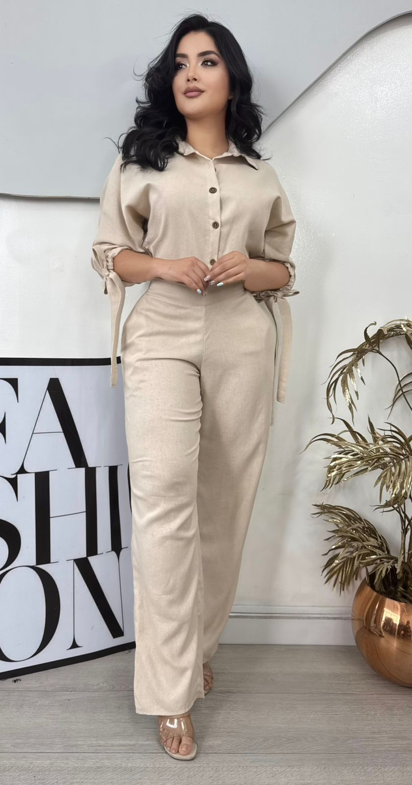 Conjunto de pantalón y camisa beige