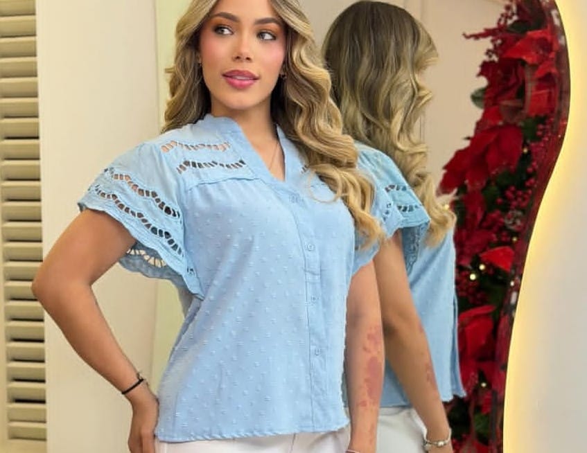 Blusa azul claro