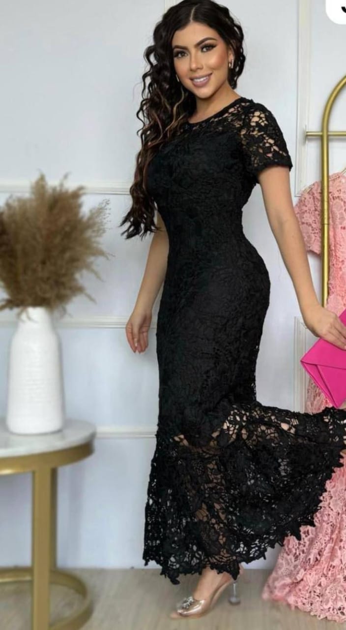 Vestido largo de encaje negro