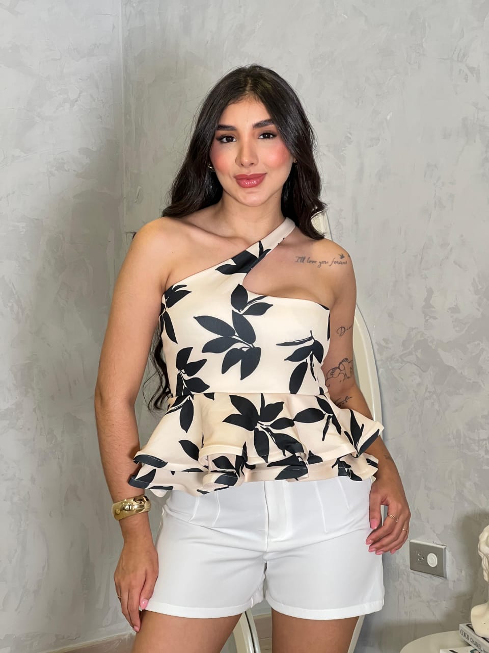 Blusa de un hombro con estampado floral