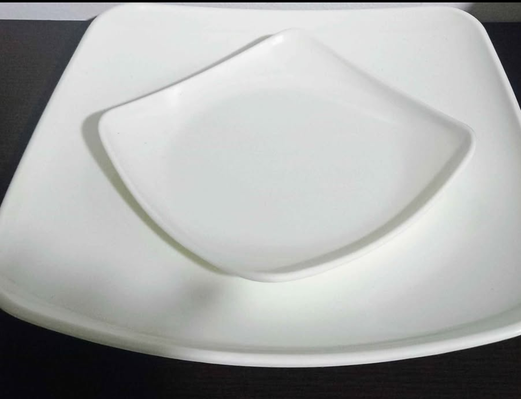 JUEGO DE PLATOS CUBIERTOS Y VASO PARA EVENTOS