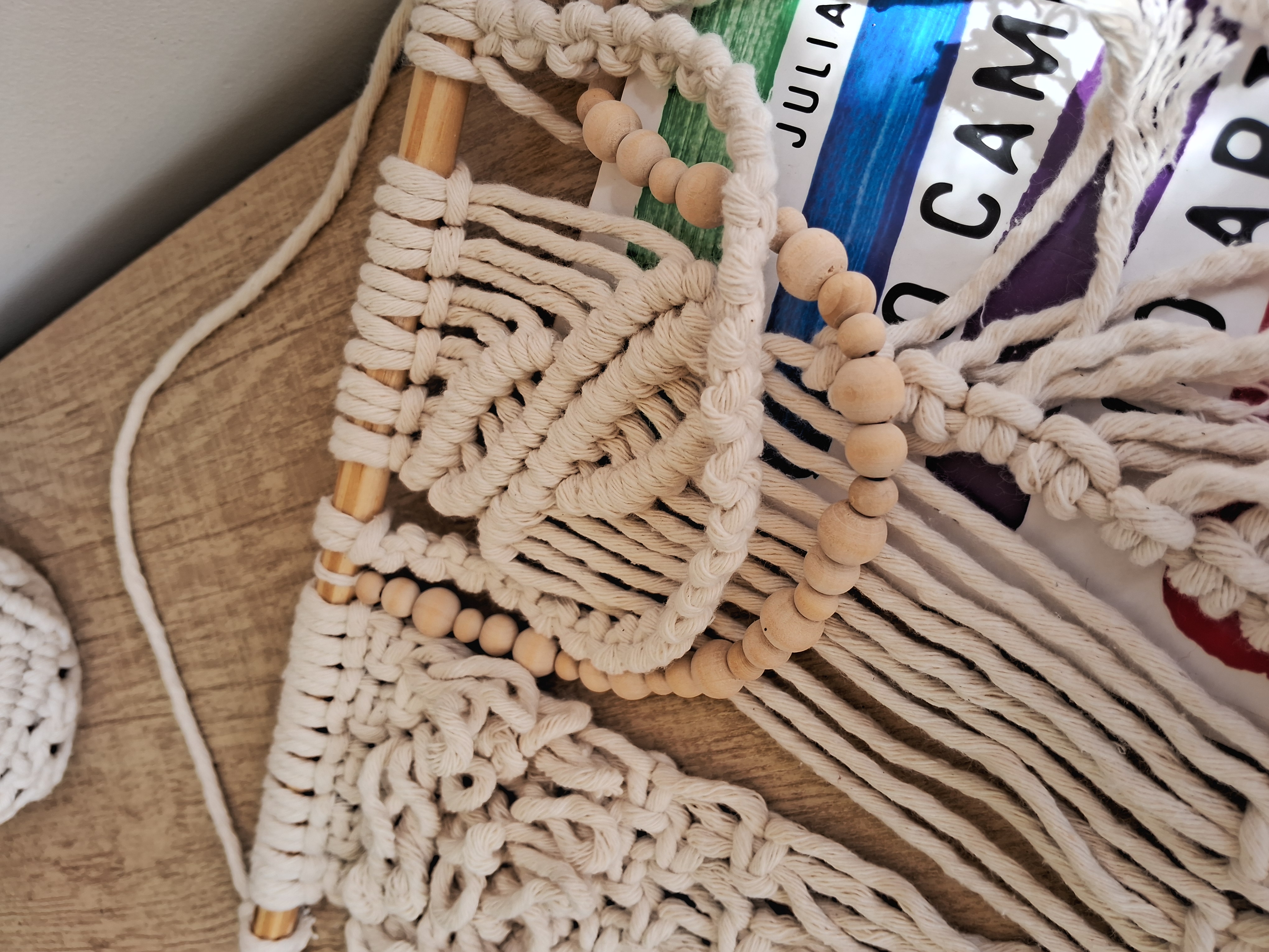 Entrelaços – Painel orgânico com pendentes