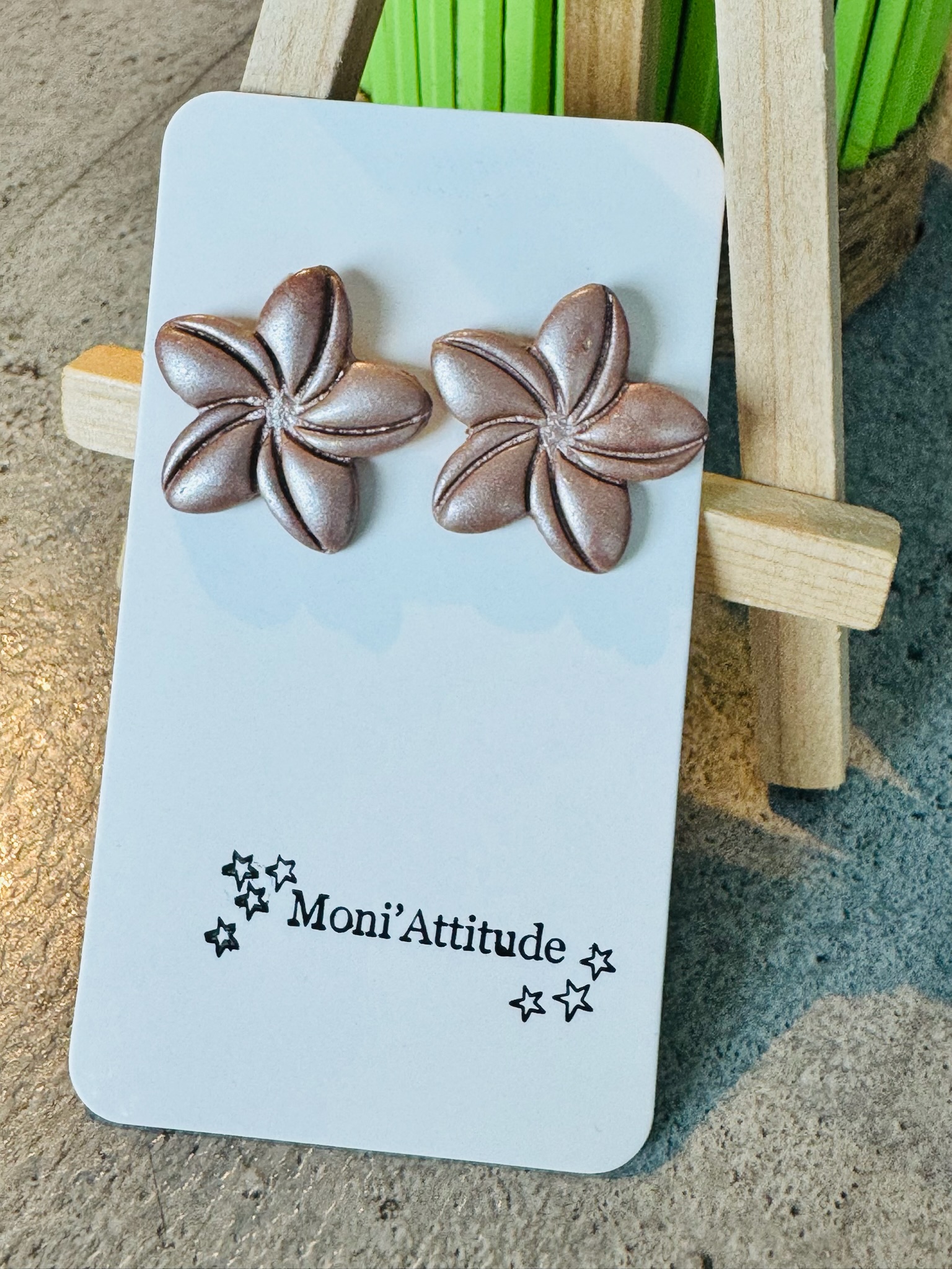 Boucles d'oreilles fleur dorée